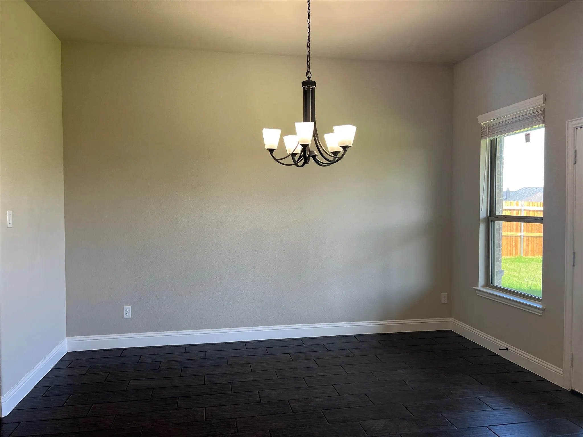 Single Family Residence For Rent in Ellis County , 249 Lillian Lane, Waxahachie, Texas 75165, 4 Bedroom, 3 Bathroom, 2 Garage spaces, 2,613 Sqft, built in 2022, mls#21368564, Real Estate Agent in Waxahachie, Homes For Rent in Ellis county, Homes For Rent in Waxahachie, Realtor in Waxahachie Texas, Real Estate Brokerage Independent Realty Texas, Luminita Cordes Realtor