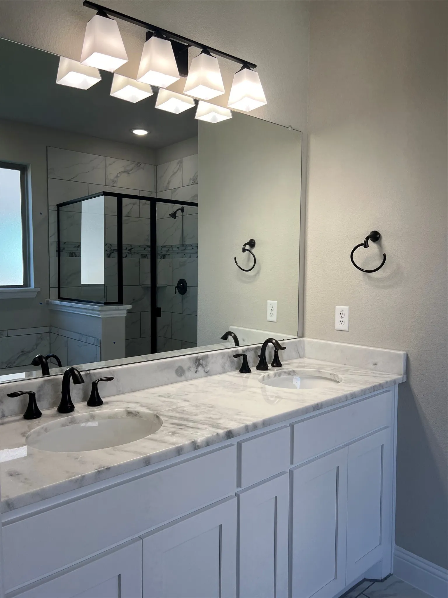 Single Family Residence For Rent in Ellis County , 249 Lillian Lane, Waxahachie, Texas 75165, 4 Bedroom, 3 Bathroom, 2 Garage spaces, 2,613 Sqft, built in 2022, mls#21368564, Real Estate Agent in Waxahachie, Homes For Rent in Ellis county, Homes For Rent in Waxahachie, Realtor in Waxahachie Texas, Real Estate Brokerage Independent Realty Texas, Luminita Cordes Realtor