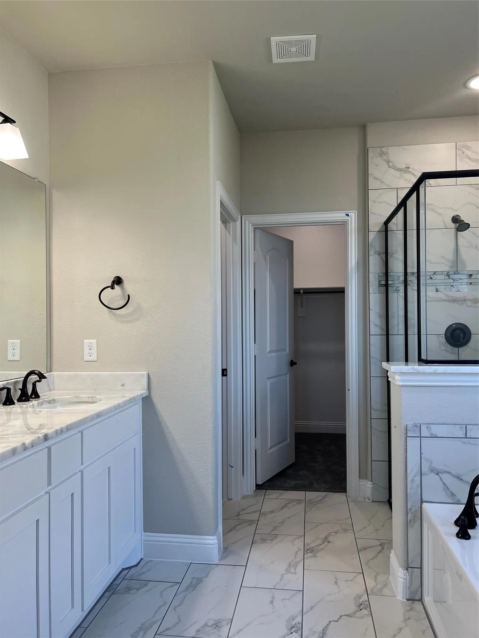 Single Family Residence For Rent in Ellis County , 249 Lillian Lane, Waxahachie, Texas 75165, 4 Bedroom, 3 Bathroom, 2 Garage spaces, 2,613 Sqft, built in 2022, mls#21368564, Real Estate Agent in Waxahachie, Homes For Rent in Ellis county, Homes For Rent in Waxahachie, Realtor in Waxahachie Texas, Real Estate Brokerage Independent Realty Texas, Luminita Cordes Realtor