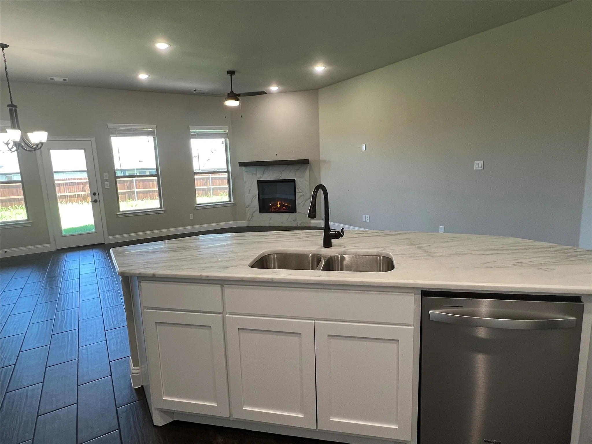 Single Family Residence For Rent in Ellis County , 249 Lillian Lane, Waxahachie, Texas 75165, 4 Bedroom, 3 Bathroom, 2 Garage spaces, 2,613 Sqft, built in 2022, mls#21368564, Real Estate Agent in Waxahachie, Homes For Rent in Ellis county, Homes For Rent in Waxahachie, Realtor in Waxahachie Texas, Real Estate Brokerage Independent Realty Texas, Luminita Cordes Realtor
