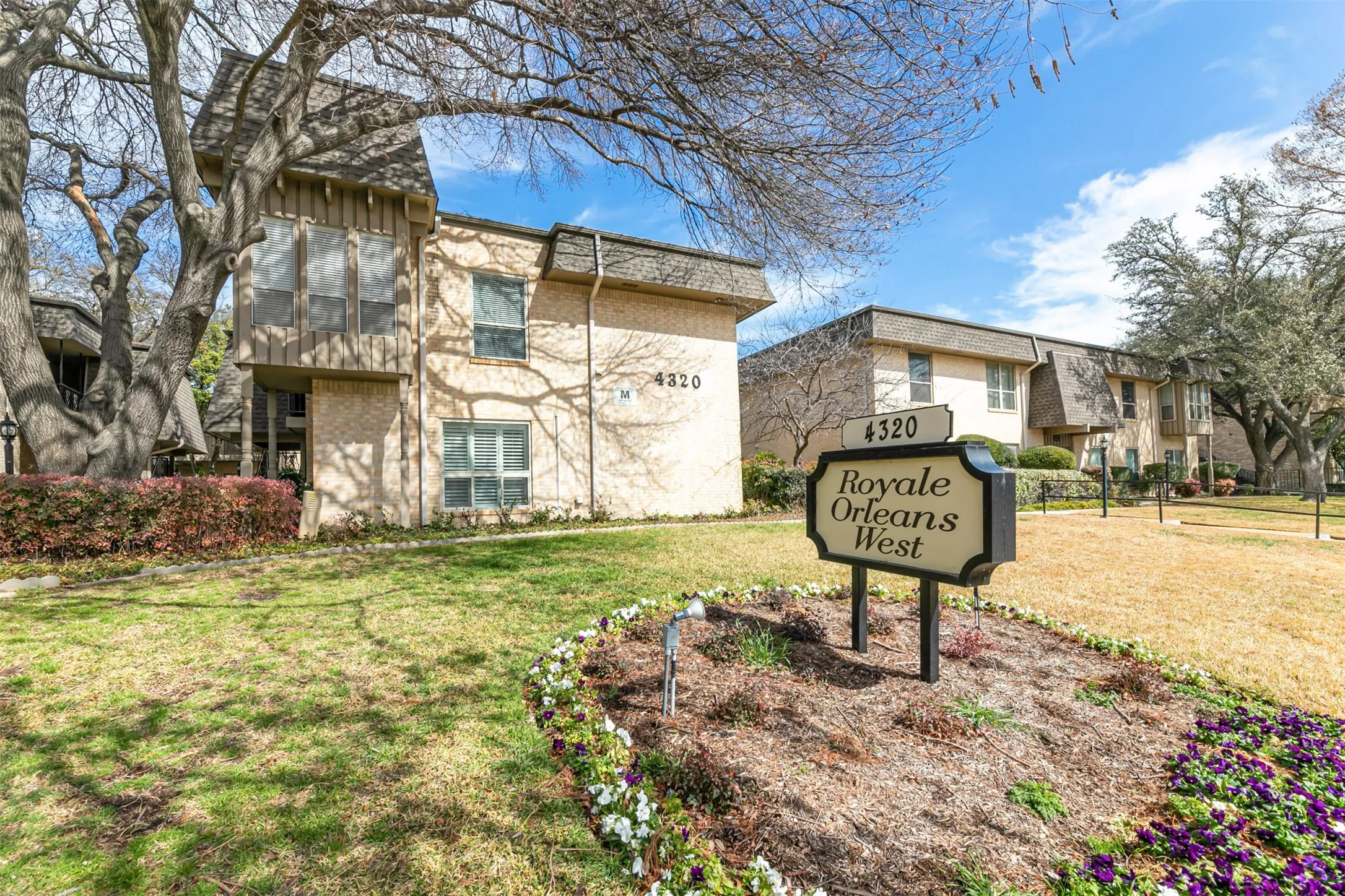 Condominium For Rent in Tarrant County , 4320 Bellaire Drive S 205W, Fort Worth, Texas 76109, 3 Bedroom, 3 Bathroom, Garage spaces, 1,890 Sqft, built in 1968, Price $3,500, mls#21352053, Real Estate Agent in Fort Worth, Homes For Rent in Tarrant county, Homes For Rent in Fort Worth, Realtor in Fort Worth Texas, Real Estate Brokerage Independent Realty Texas, Luminita Cordes Realtor