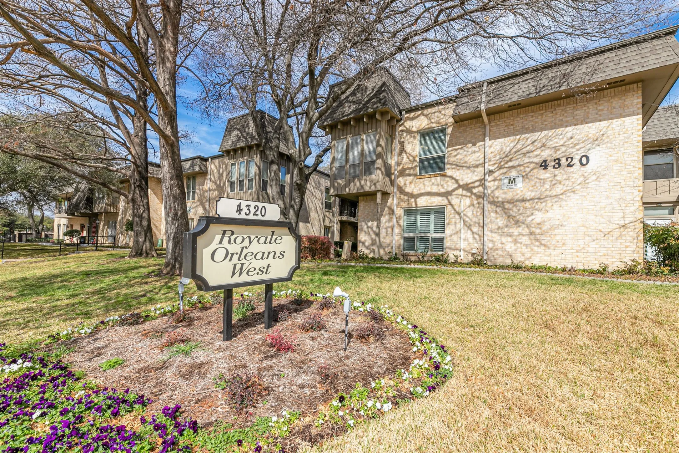 Condominium For Rent in Tarrant County , 4320 Bellaire Drive S 205W, Fort Worth, Texas 76109, 3 Bedroom, 3 Bathroom, Garage spaces, 1,890 Sqft, built in 1968, Price $3,500, mls#21352053, Real Estate Agent in Fort Worth, Homes For Rent in Tarrant county, Homes For Rent in Fort Worth, Realtor in Fort Worth Texas, Real Estate Brokerage Independent Realty Texas, Luminita Cordes Realtor