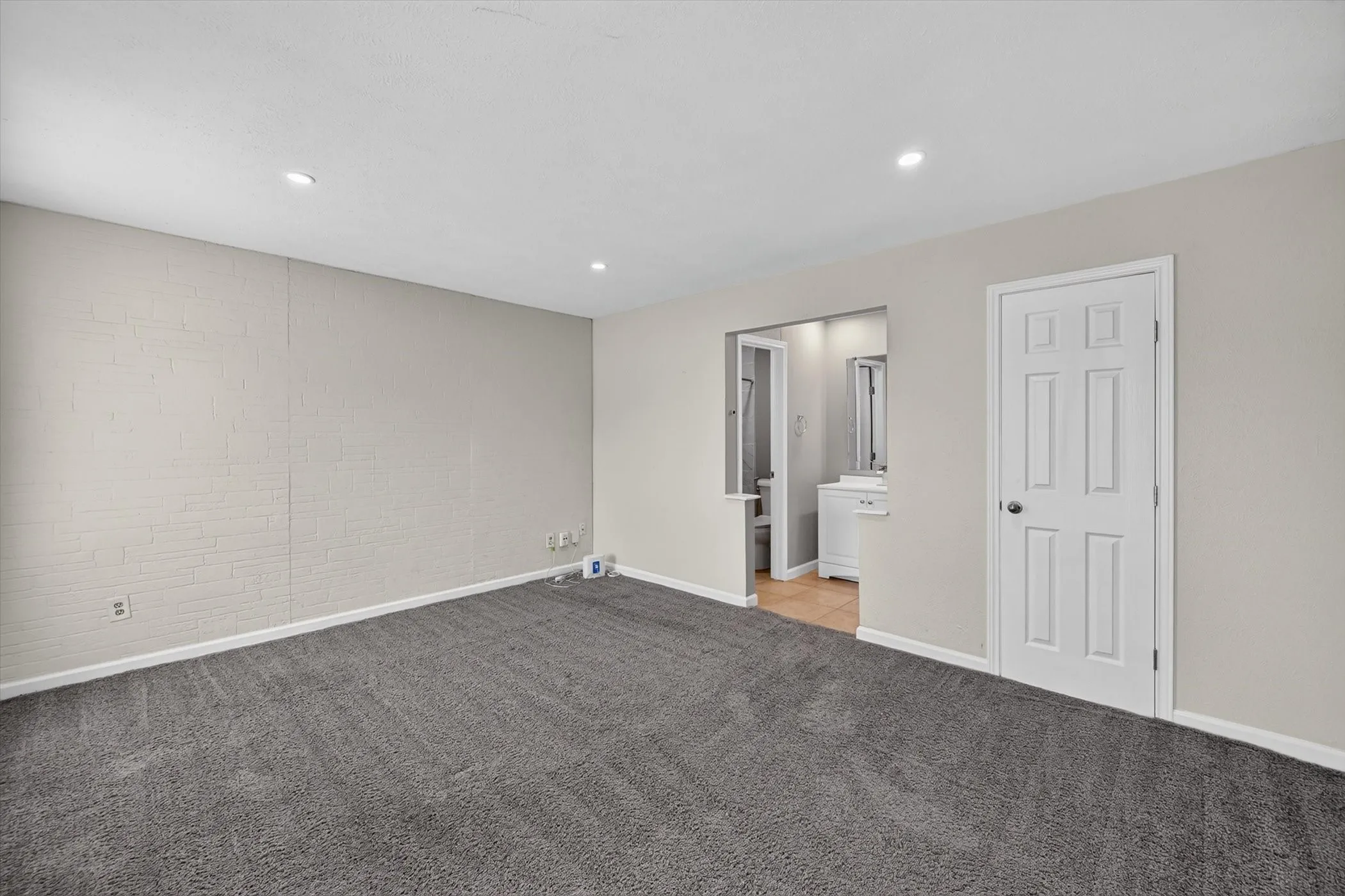 Single Family Residence For Rent in Tarrant County , 704 Levelland Drive, Arlington, Texas 76017, 3 Bedroom, 2 Bathroom, 2 Garage spaces, 1,493 Sqft, built in 1980, mls#21368566, Real Estate Agent in Arlington, Homes For Rent in Tarrant county, Homes For Rent in Arlington, Realtor in Arlington Texas, Real Estate Brokerage Independent Realty Texas, Luminita Cordes Realtor