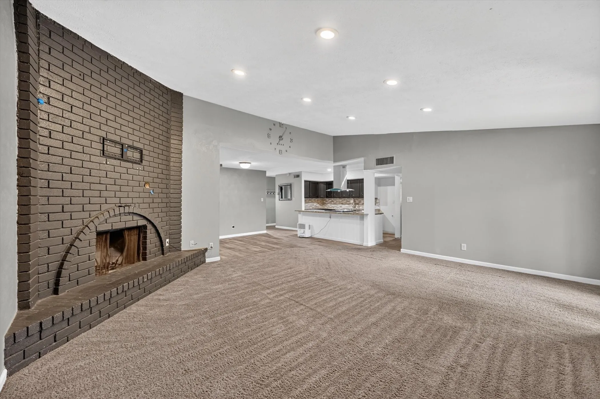 Single Family Residence For Rent in Tarrant County , 704 Levelland Drive, Arlington, Texas 76017, 3 Bedroom, 2 Bathroom, 2 Garage spaces, 1,493 Sqft, built in 1980, mls#21368566, Real Estate Agent in Arlington, Homes For Rent in Tarrant county, Homes For Rent in Arlington, Realtor in Arlington Texas, Real Estate Brokerage Independent Realty Texas, Luminita Cordes Realtor