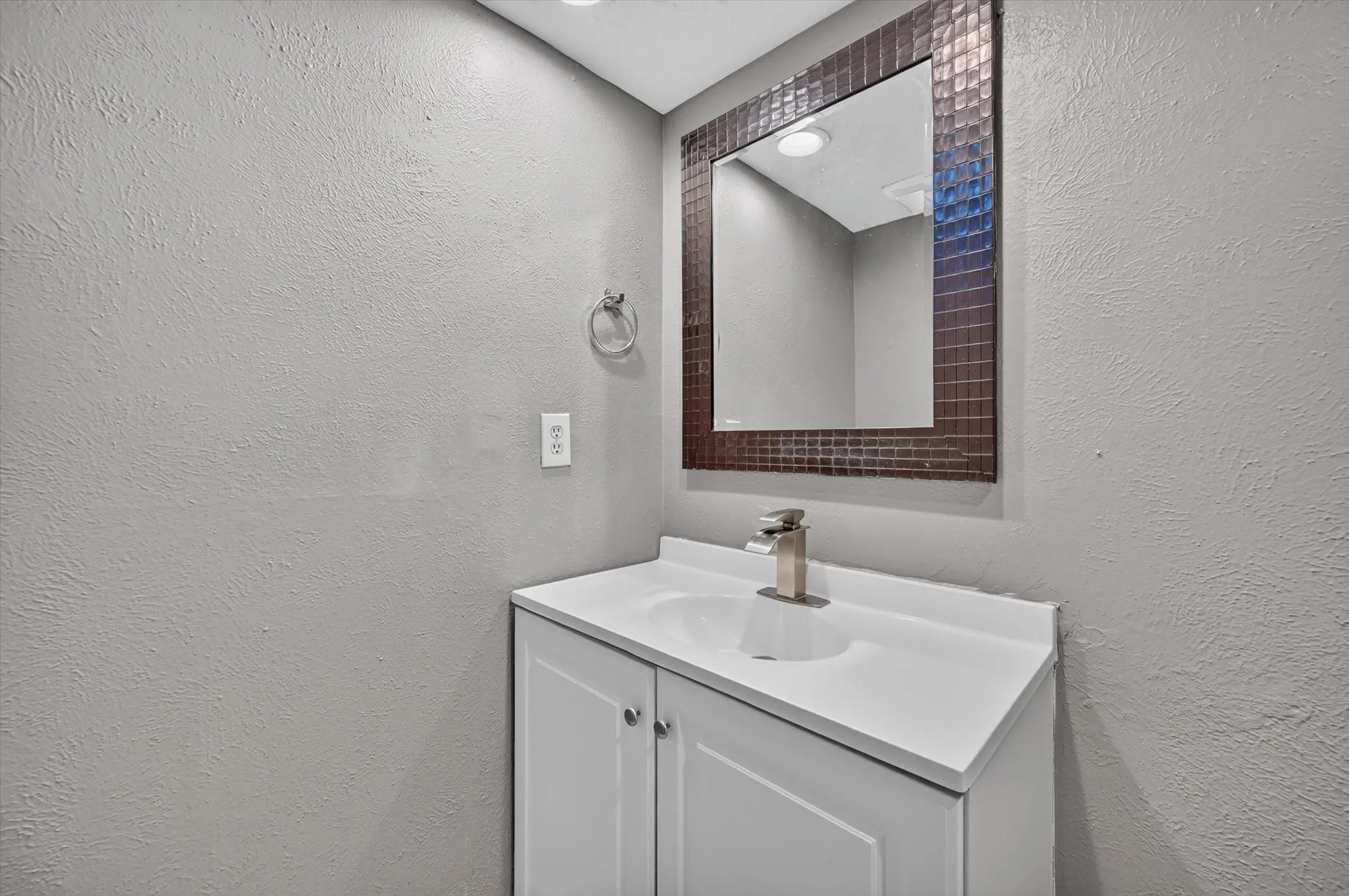 Single Family Residence For Rent in Tarrant County , 704 Levelland Drive, Arlington, Texas 76017, 3 Bedroom, 2 Bathroom, 2 Garage spaces, 1,493 Sqft, built in 1980, mls#21368566, Real Estate Agent in Arlington, Homes For Rent in Tarrant county, Homes For Rent in Arlington, Realtor in Arlington Texas, Real Estate Brokerage Independent Realty Texas, Luminita Cordes Realtor
