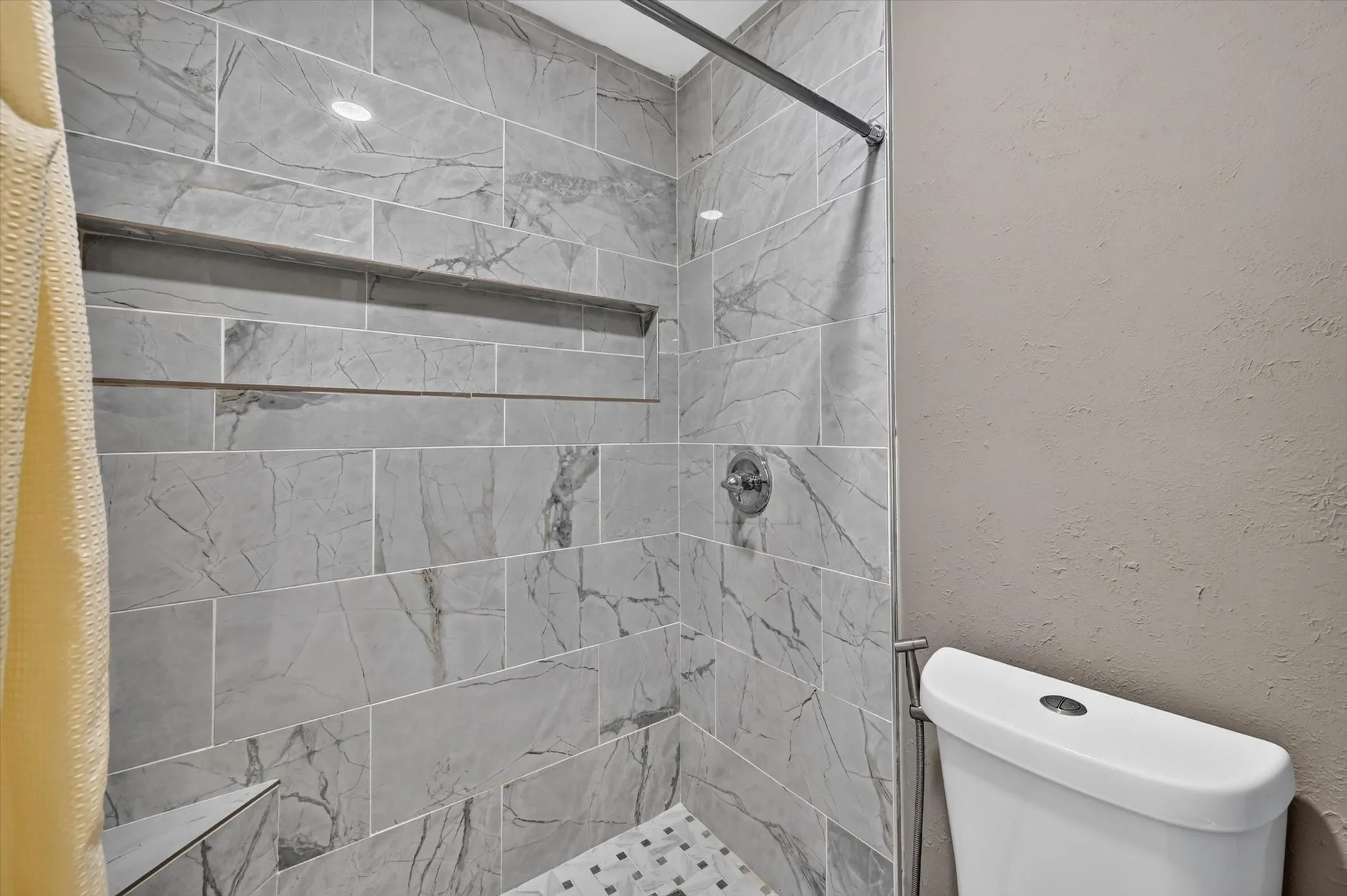 Single Family Residence For Rent in Tarrant County , 704 Levelland Drive, Arlington, Texas 76017, 3 Bedroom, 2 Bathroom, 2 Garage spaces, 1,493 Sqft, built in 1980, mls#21368566, Real Estate Agent in Arlington, Homes For Rent in Tarrant county, Homes For Rent in Arlington, Realtor in Arlington Texas, Real Estate Brokerage Independent Realty Texas, Luminita Cordes Realtor