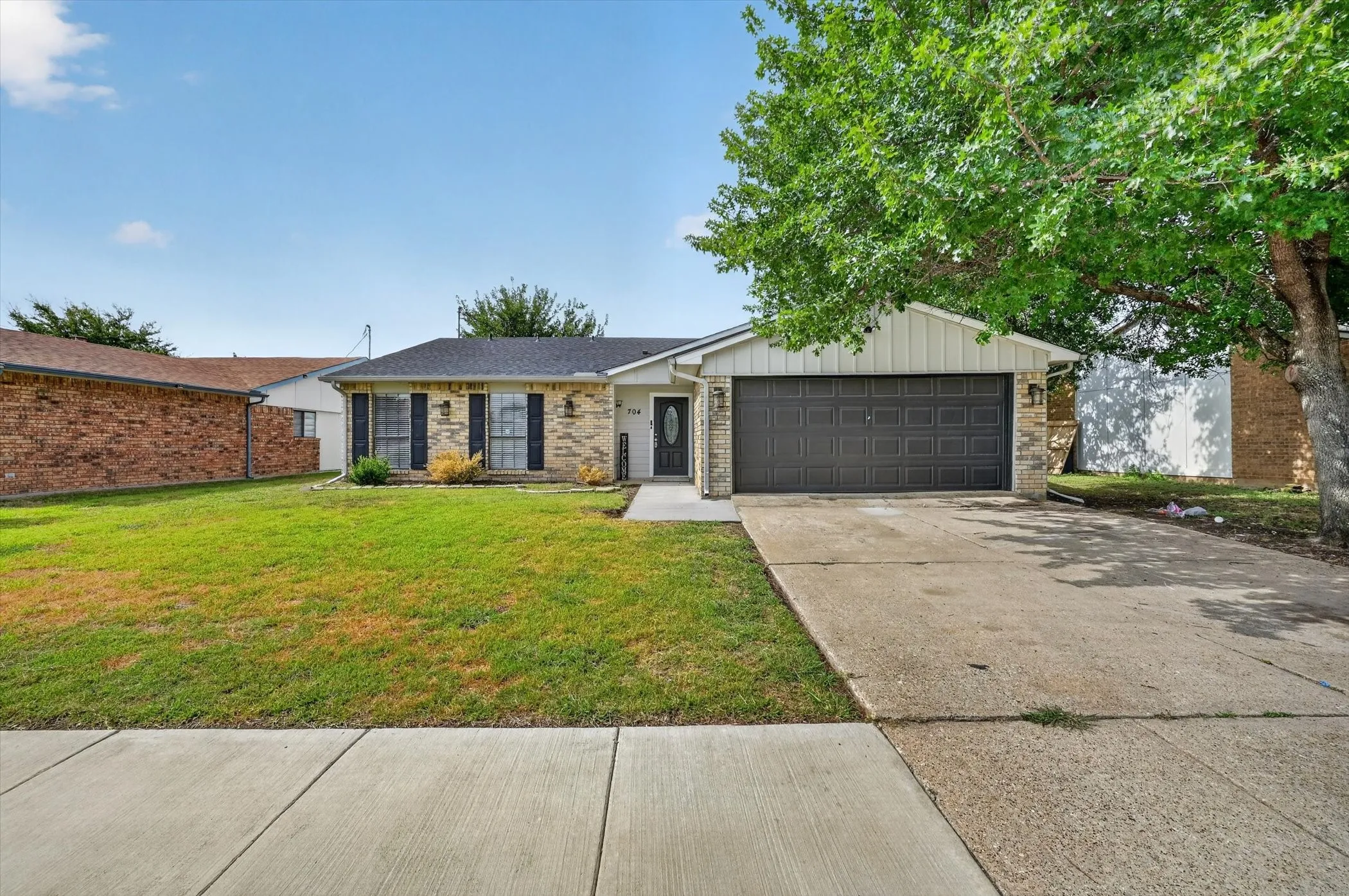 Single Family Residence For Rent in Tarrant County , 704 Levelland Drive, Arlington, Texas 76017, 3 Bedroom, 2 Bathroom, 2 Garage spaces, 1,493 Sqft, built in 1980, mls#21368566, Real Estate Agent in Arlington, Homes For Rent in Tarrant county, Homes For Rent in Arlington, Realtor in Arlington Texas, Real Estate Brokerage Independent Realty Texas, Luminita Cordes Realtor