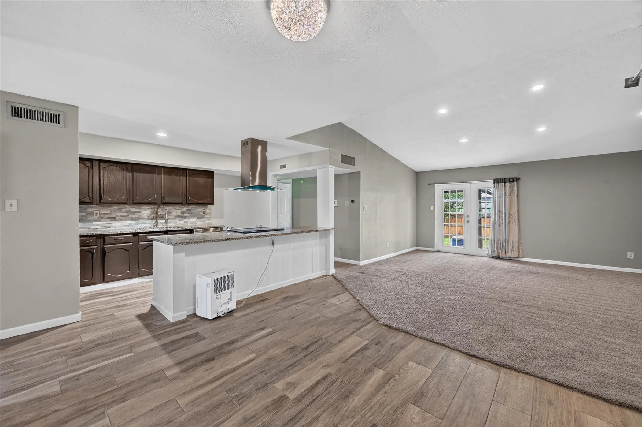 Single Family Residence For Rent in Tarrant County , 704 Levelland Drive, Arlington, Texas 76017, 3 Bedroom, 2 Bathroom, 2 Garage spaces, 1,493 Sqft, built in 1980, mls#21368566, Real Estate Agent in Arlington, Homes For Rent in Tarrant county, Homes For Rent in Arlington, Realtor in Arlington Texas, Real Estate Brokerage Independent Realty Texas, Luminita Cordes Realtor