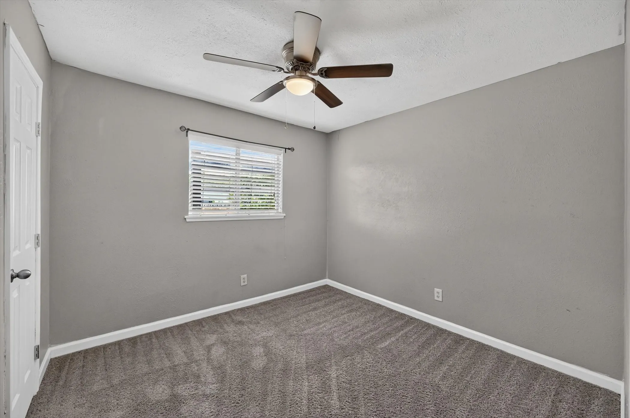 Single Family Residence For Rent in Tarrant County , 704 Levelland Drive, Arlington, Texas 76017, 3 Bedroom, 2 Bathroom, 2 Garage spaces, 1,493 Sqft, built in 1980, mls#21368566, Real Estate Agent in Arlington, Homes For Rent in Tarrant county, Homes For Rent in Arlington, Realtor in Arlington Texas, Real Estate Brokerage Independent Realty Texas, Luminita Cordes Realtor