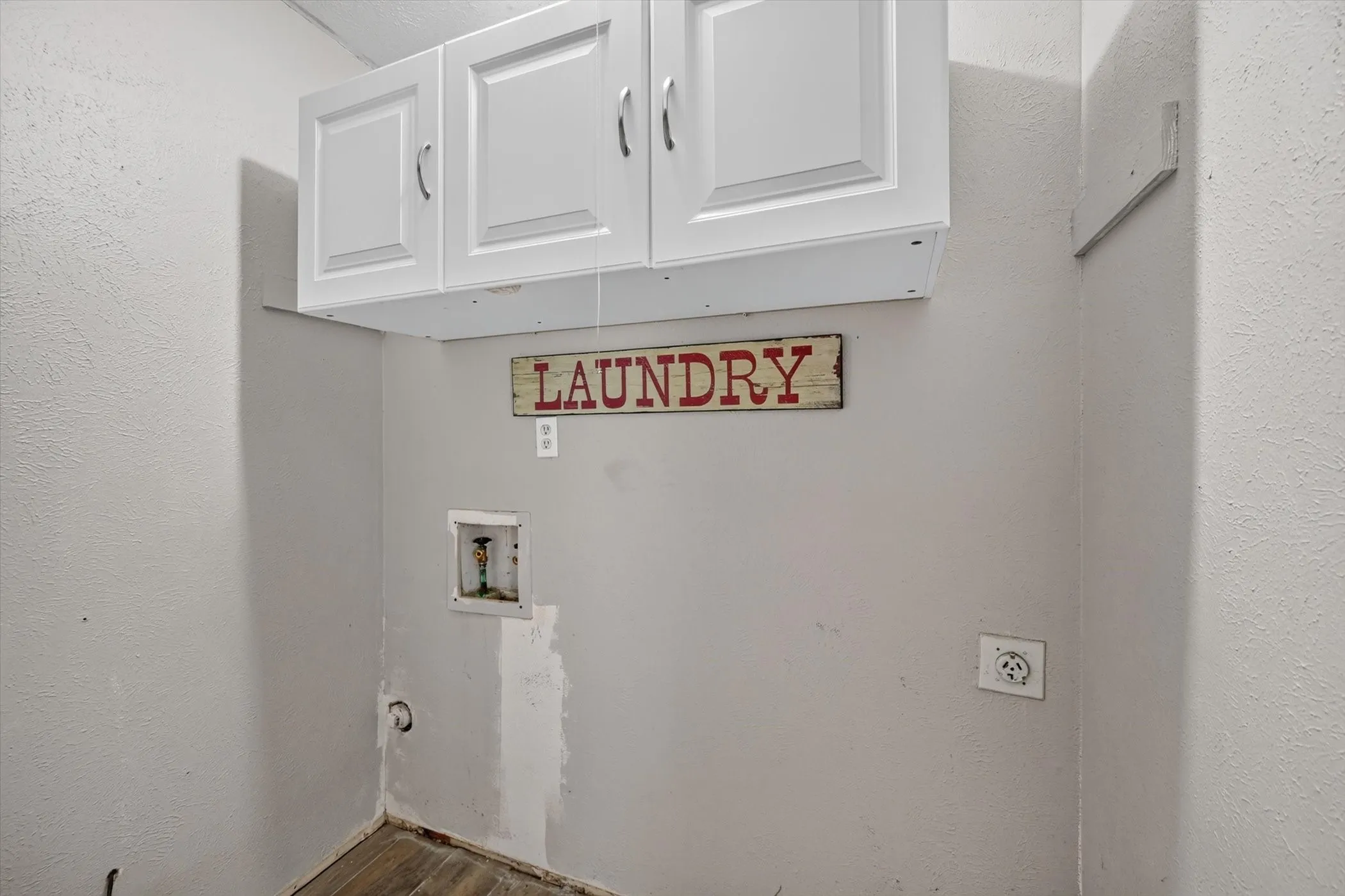 Single Family Residence For Rent in Tarrant County , 704 Levelland Drive, Arlington, Texas 76017, 3 Bedroom, 2 Bathroom, 2 Garage spaces, 1,493 Sqft, built in 1980, mls#21368566, Real Estate Agent in Arlington, Homes For Rent in Tarrant county, Homes For Rent in Arlington, Realtor in Arlington Texas, Real Estate Brokerage Independent Realty Texas, Luminita Cordes Realtor