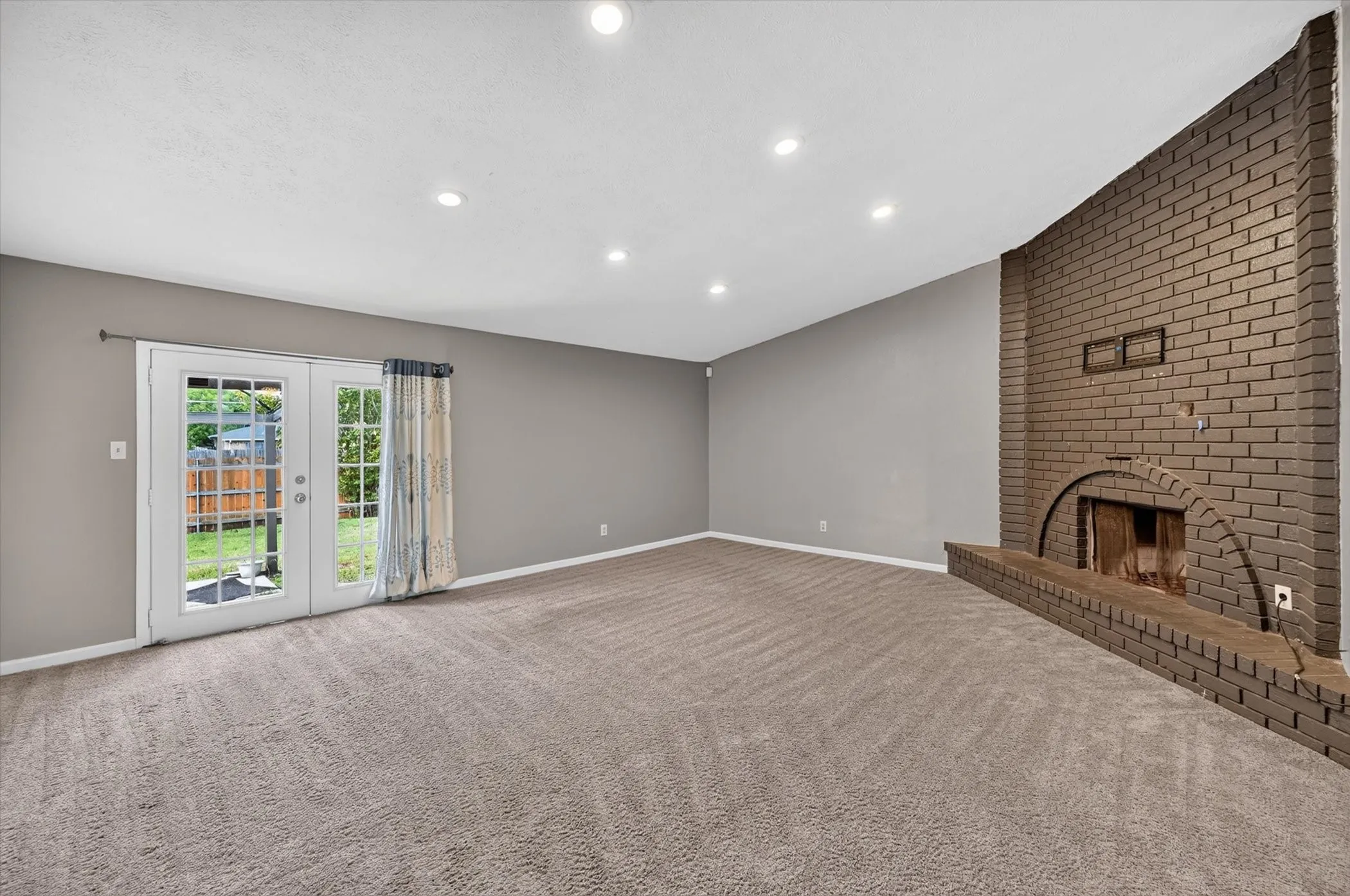 Single Family Residence For Rent in Tarrant County , 704 Levelland Drive, Arlington, Texas 76017, 3 Bedroom, 2 Bathroom, 2 Garage spaces, 1,493 Sqft, built in 1980, mls#21368566, Real Estate Agent in Arlington, Homes For Rent in Tarrant county, Homes For Rent in Arlington, Realtor in Arlington Texas, Real Estate Brokerage Independent Realty Texas, Luminita Cordes Realtor