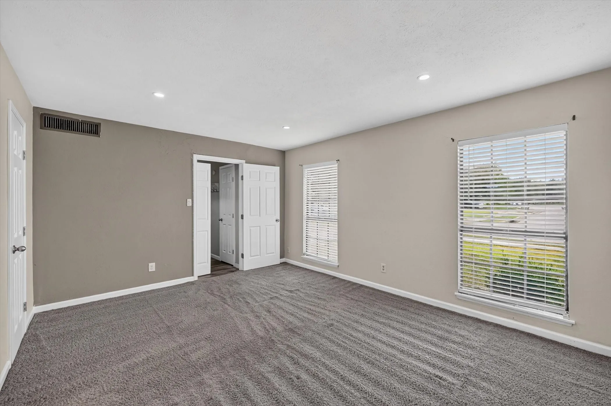 Single Family Residence For Rent in Tarrant County , 704 Levelland Drive, Arlington, Texas 76017, 3 Bedroom, 2 Bathroom, 2 Garage spaces, 1,493 Sqft, built in 1980, mls#21368566, Real Estate Agent in Arlington, Homes For Rent in Tarrant county, Homes For Rent in Arlington, Realtor in Arlington Texas, Real Estate Brokerage Independent Realty Texas, Luminita Cordes Realtor