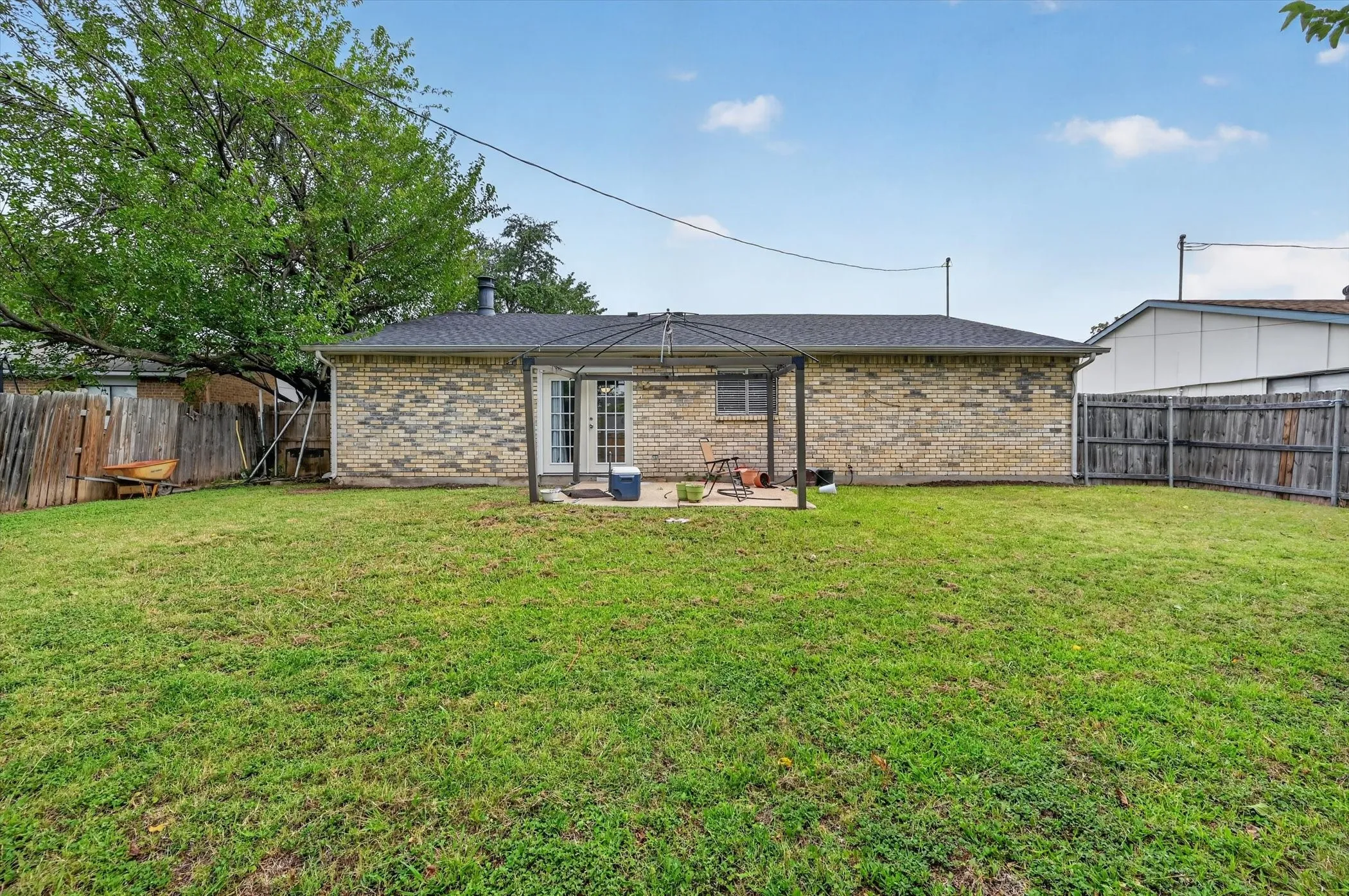 Single Family Residence For Rent in Tarrant County , 704 Levelland Drive, Arlington, Texas 76017, 3 Bedroom, 2 Bathroom, 2 Garage spaces, 1,493 Sqft, built in 1980, mls#21368566, Real Estate Agent in Arlington, Homes For Rent in Tarrant county, Homes For Rent in Arlington, Realtor in Arlington Texas, Real Estate Brokerage Independent Realty Texas, Luminita Cordes Realtor