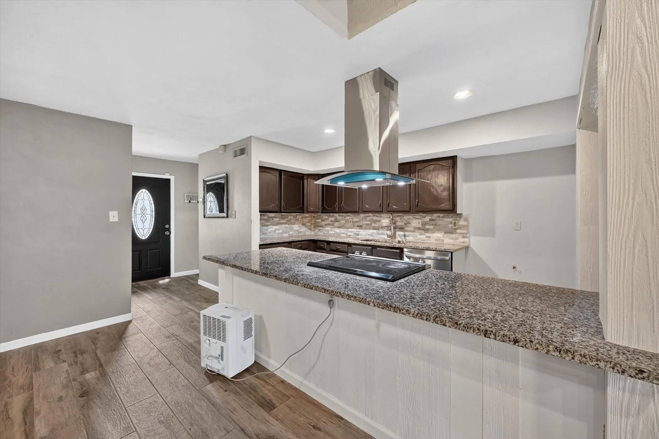 Single Family Residence For Rent in Tarrant County , 704 Levelland Drive, Arlington, Texas 76017, 3 Bedroom, 2 Bathroom, 2 Garage spaces, 1,493 Sqft, built in 1980, mls#21368566, Real Estate Agent in Arlington, Homes For Rent in Tarrant county, Homes For Rent in Arlington, Realtor in Arlington Texas, Real Estate Brokerage Independent Realty Texas, Luminita Cordes Realtor