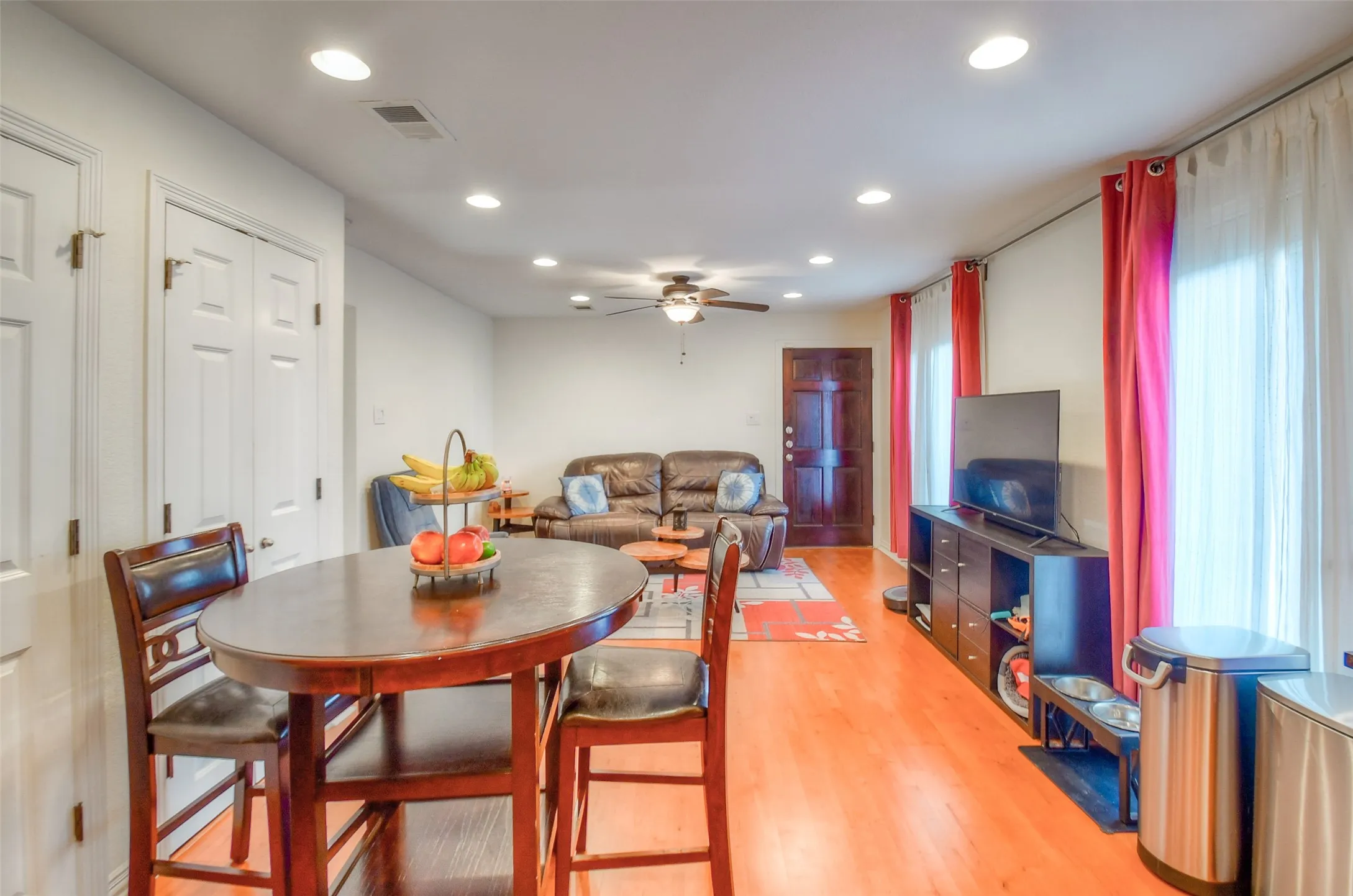 Dining space featuring a ceiling fan, recessed lighting, visible vents, and light wood-style flooring