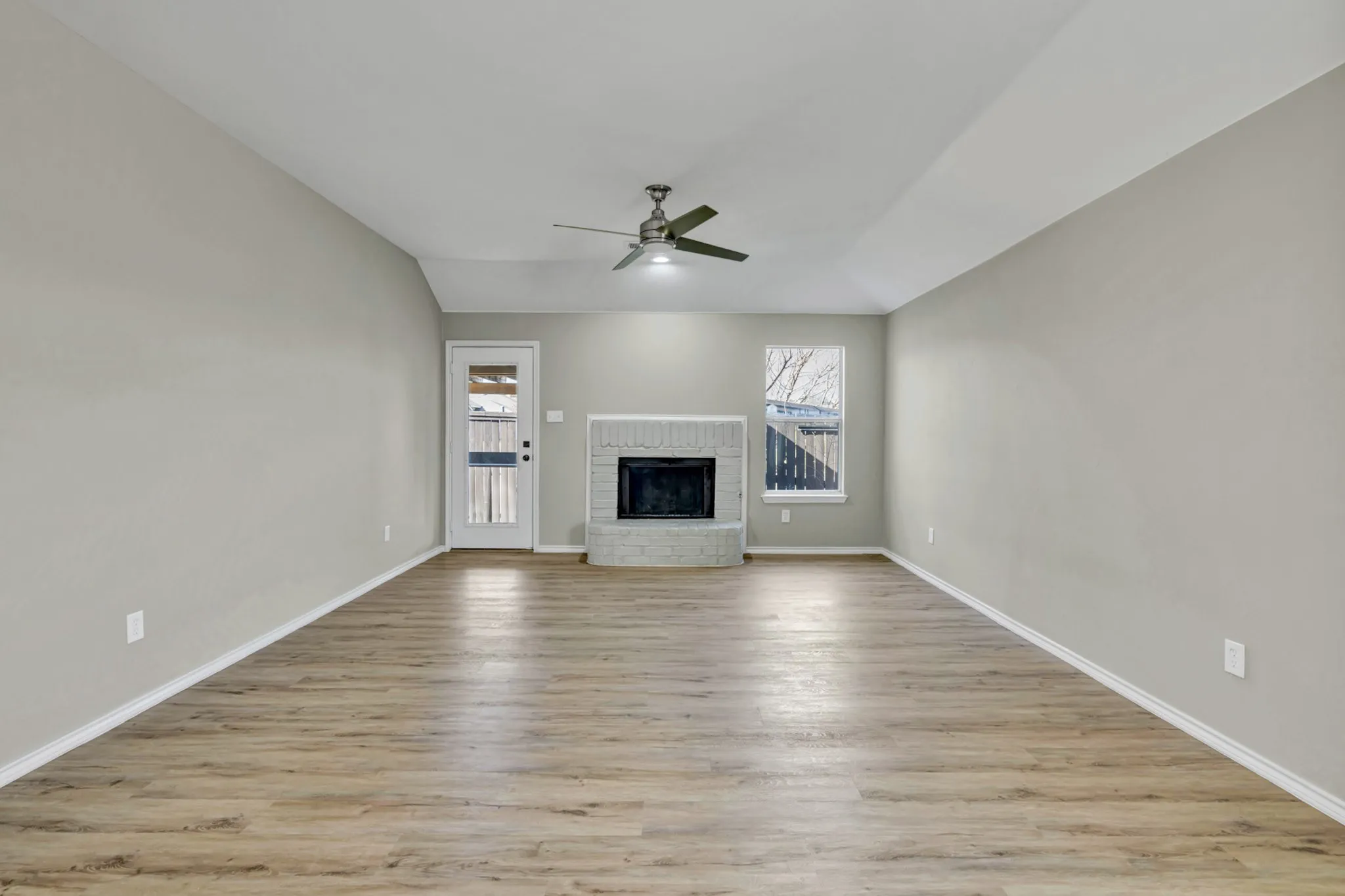 Single Family Residence For Sale in Tarrant County , 341 Windy Hill Lane, Fort Worth, Texas 76108, 3 Bedroom, 2 Bathroom, 2 Garage spaces, 1,734 Sqft, built in 2002, mls#21368581, Real Estate Agent in Fort Worth, Homes For Sale in Tarrant county, Homes For Sale in Fort Worth, Realtor in Fort Worth Texas, Real Estate Brokerage Independent Realty Texas, Luminita Cordes Realtor