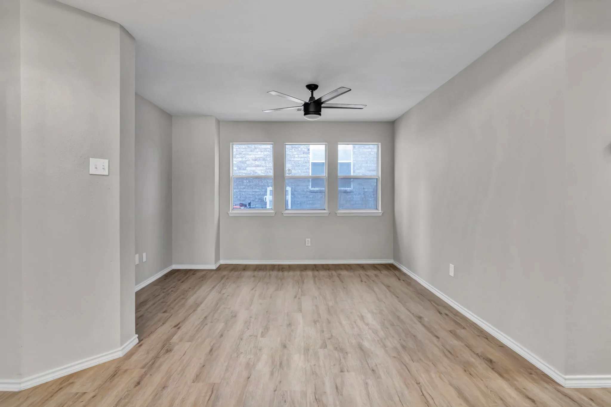 Single Family Residence For Sale in Tarrant County , 341 Windy Hill Lane, Fort Worth, Texas 76108, 3 Bedroom, 2 Bathroom, 2 Garage spaces, 1,734 Sqft, built in 2002, mls#21368581, Real Estate Agent in Fort Worth, Homes For Sale in Tarrant county, Homes For Sale in Fort Worth, Realtor in Fort Worth Texas, Real Estate Brokerage Independent Realty Texas, Luminita Cordes Realtor