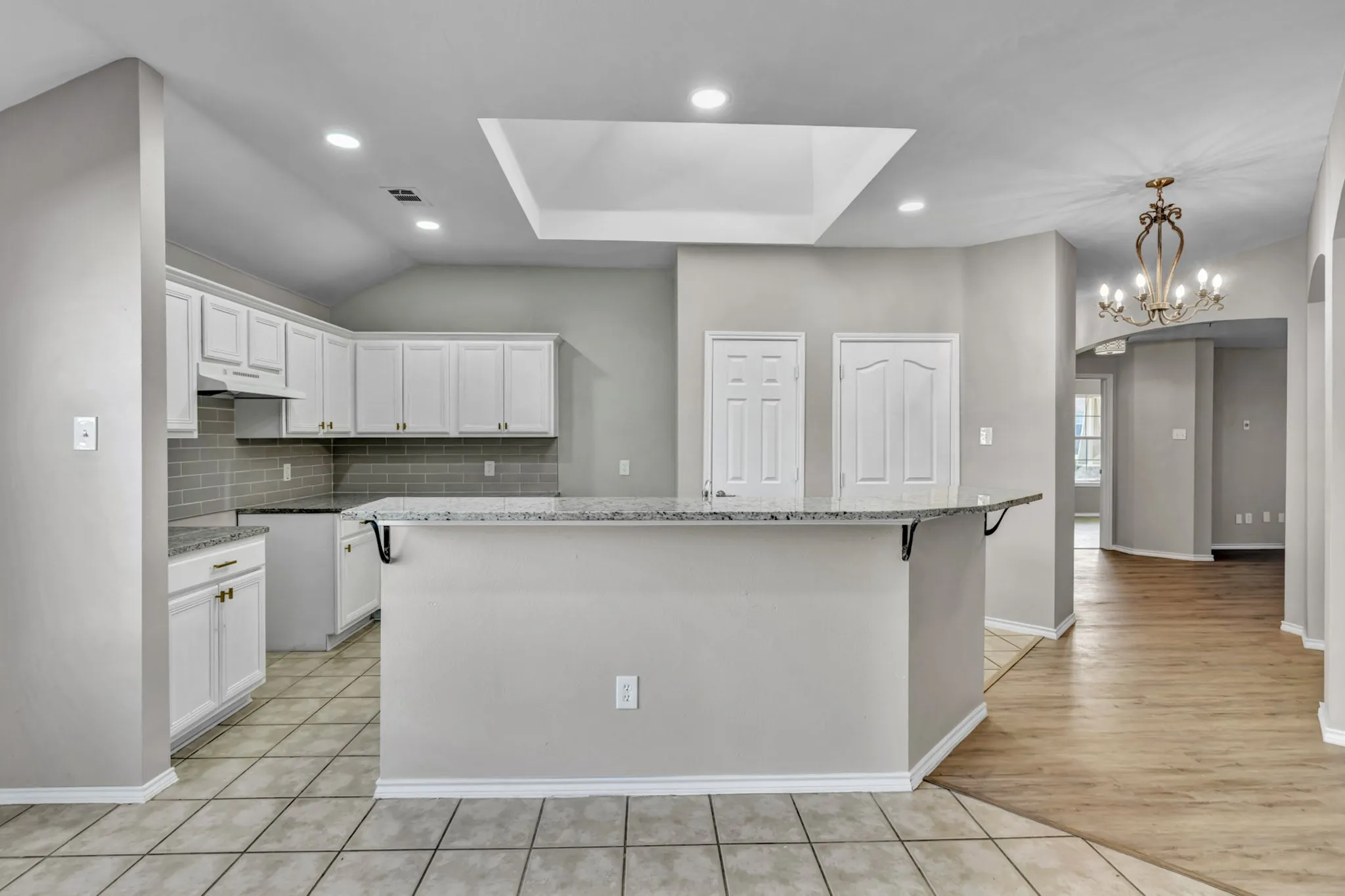 Single Family Residence For Sale in Tarrant County , 341 Windy Hill Lane, Fort Worth, Texas 76108, 3 Bedroom, 2 Bathroom, 2 Garage spaces, 1,734 Sqft, built in 2002, mls#21368581, Real Estate Agent in Fort Worth, Homes For Sale in Tarrant county, Homes For Sale in Fort Worth, Realtor in Fort Worth Texas, Real Estate Brokerage Independent Realty Texas, Luminita Cordes Realtor