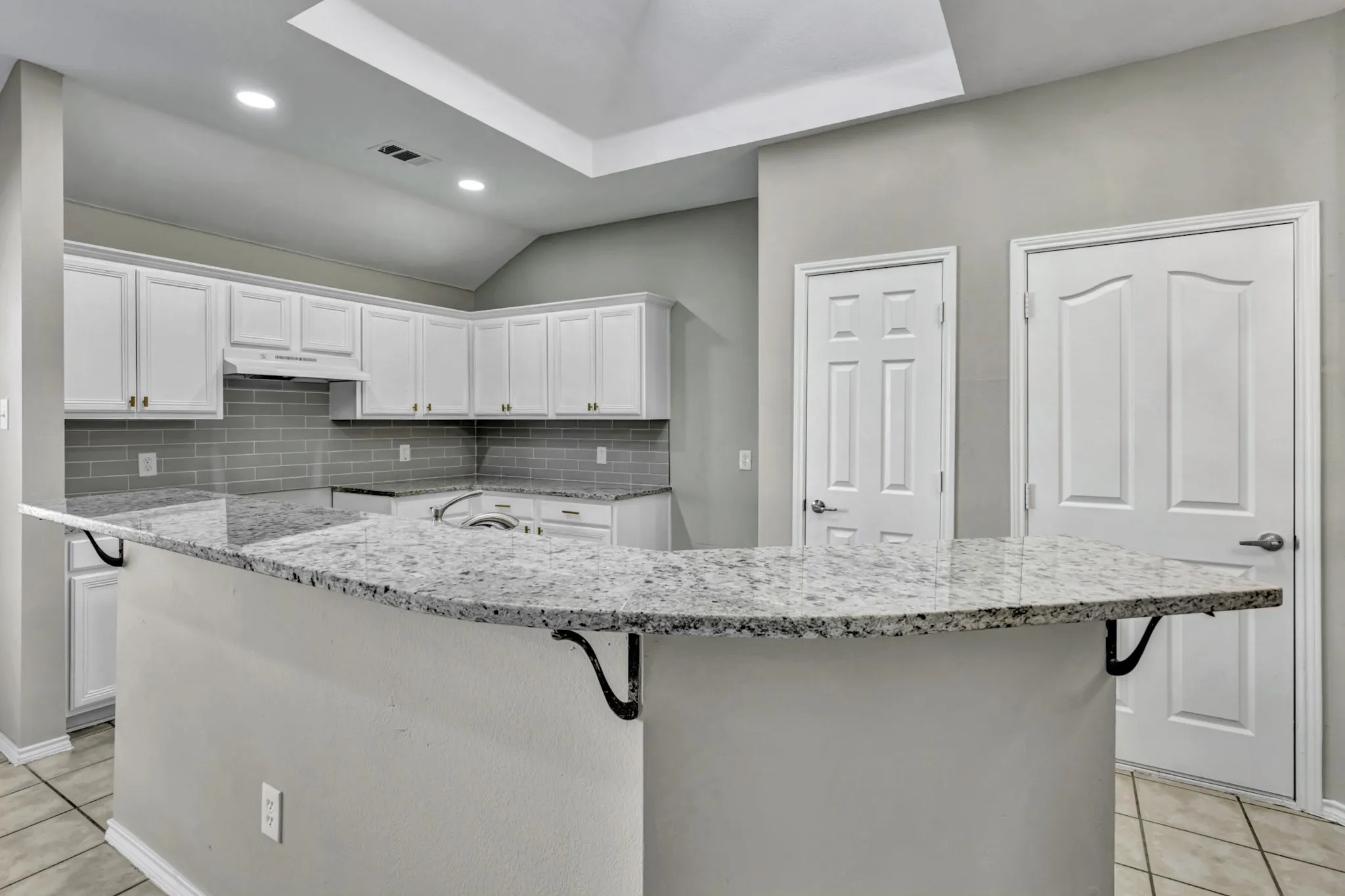 Single Family Residence For Sale in Tarrant County , 341 Windy Hill Lane, Fort Worth, Texas 76108, 3 Bedroom, 2 Bathroom, 2 Garage spaces, 1,734 Sqft, built in 2002, mls#21368581, Real Estate Agent in Fort Worth, Homes For Sale in Tarrant county, Homes For Sale in Fort Worth, Realtor in Fort Worth Texas, Real Estate Brokerage Independent Realty Texas, Luminita Cordes Realtor