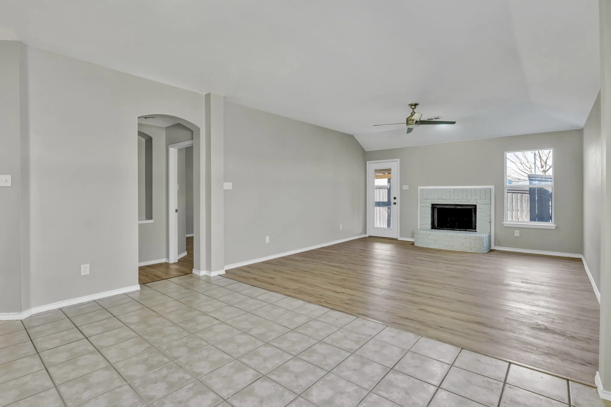 Single Family Residence For Sale in Tarrant County , 341 Windy Hill Lane, Fort Worth, Texas 76108, 3 Bedroom, 2 Bathroom, 2 Garage spaces, 1,734 Sqft, built in 2002, mls#21368581, Real Estate Agent in Fort Worth, Homes For Sale in Tarrant county, Homes For Sale in Fort Worth, Realtor in Fort Worth Texas, Real Estate Brokerage Independent Realty Texas, Luminita Cordes Realtor