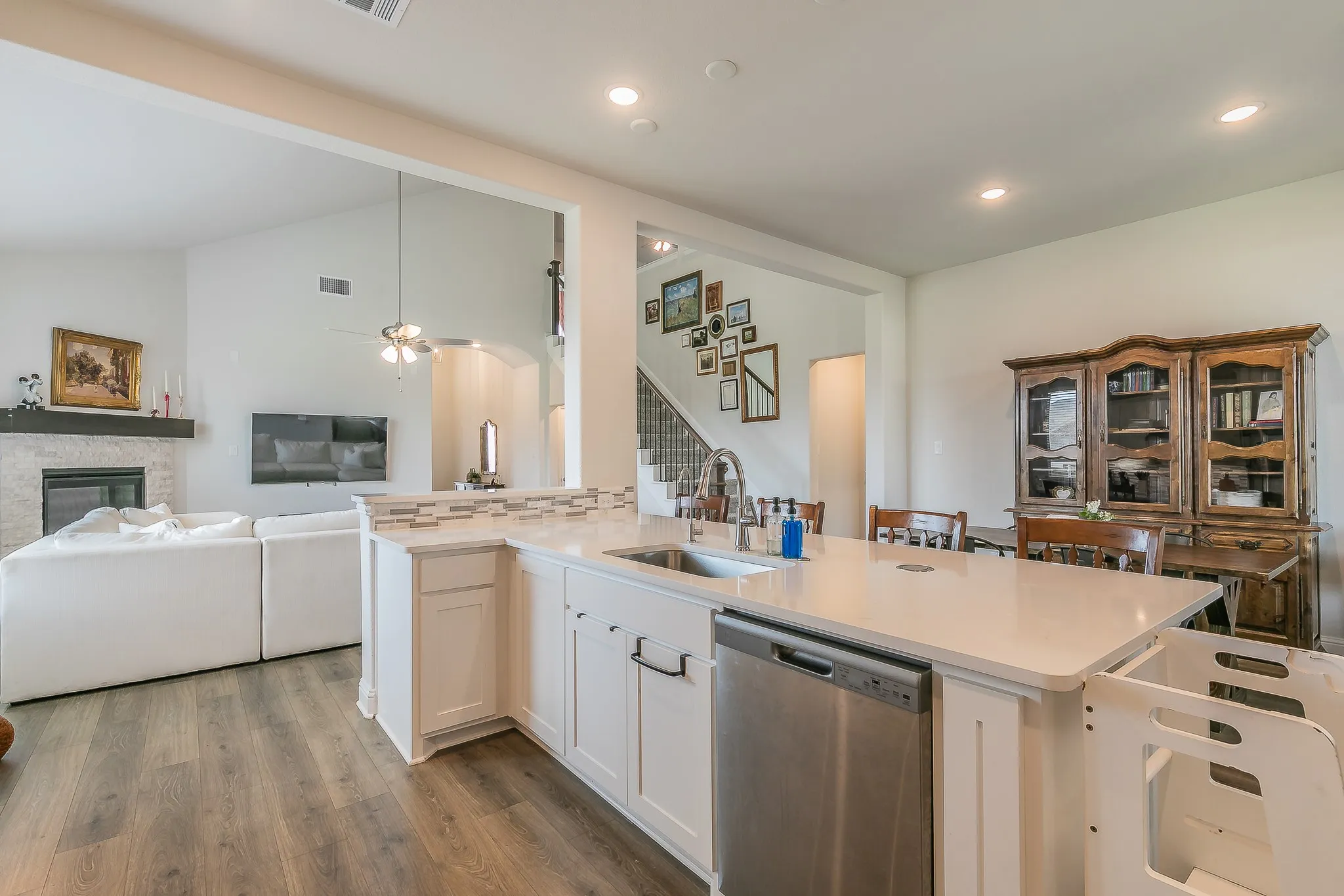 Single Family Residence For Sale in Johnson County , 2622 Melrose Drive, Mansfield, Texas 76084, 4 Bedroom, 3 Bathroom, 2 Garage spaces, 2,801 Sqft, built in 2024, mls#21368365, Real Estate Agent in Mansfield, Homes For Sale in Johnson county, Homes For Sale in Mansfield, Realtor in Mansfield Texas, Real Estate Brokerage Independent Realty Texas, Luminita Cordes Realtor