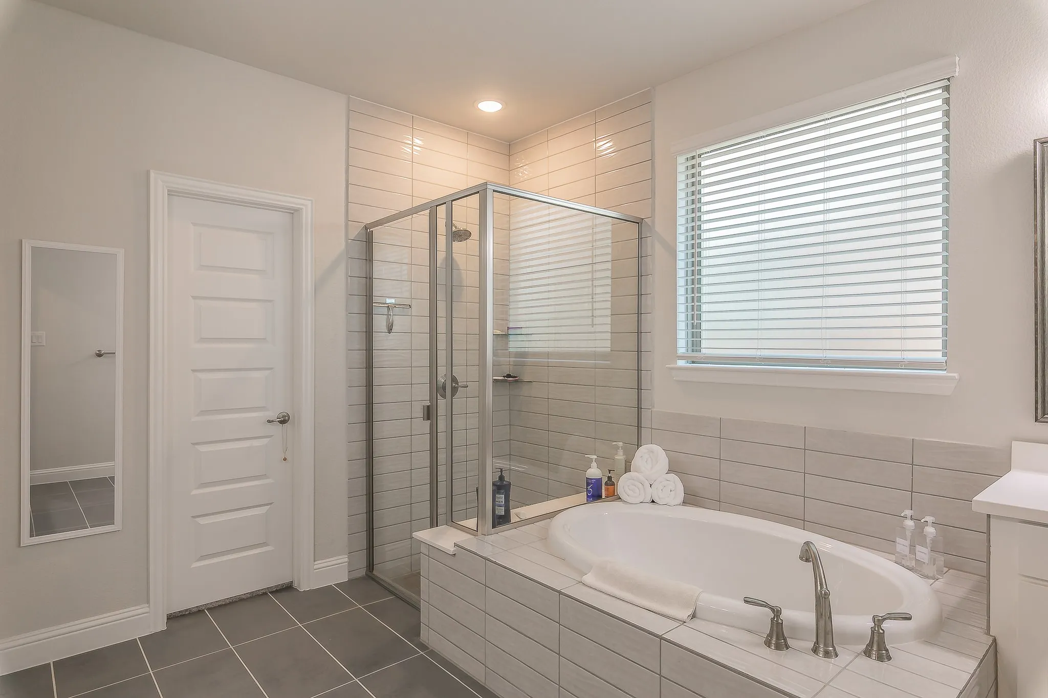 Single Family Residence For Sale in Johnson County , 2622 Melrose Drive, Mansfield, Texas 76084, 4 Bedroom, 3 Bathroom, 2 Garage spaces, 2,801 Sqft, built in 2024, mls#21368365, Real Estate Agent in Mansfield, Homes For Sale in Johnson county, Homes For Sale in Mansfield, Realtor in Mansfield Texas, Real Estate Brokerage Independent Realty Texas, Luminita Cordes Realtor