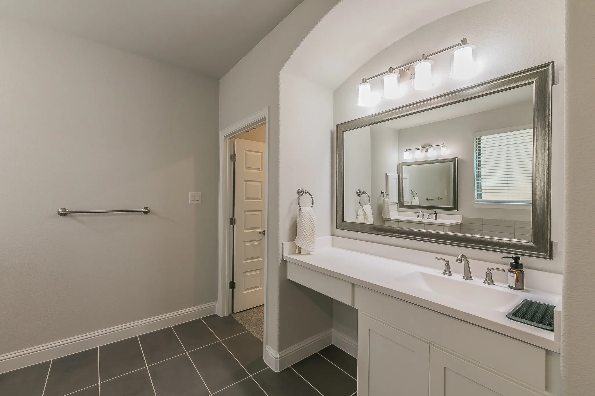 Single Family Residence For Sale in Johnson County , 2622 Melrose Drive, Mansfield, Texas 76084, 4 Bedroom, 3 Bathroom, 2 Garage spaces, 2,801 Sqft, built in 2024, mls#21368365, Real Estate Agent in Mansfield, Homes For Sale in Johnson county, Homes For Sale in Mansfield, Realtor in Mansfield Texas, Real Estate Brokerage Independent Realty Texas, Luminita Cordes Realtor