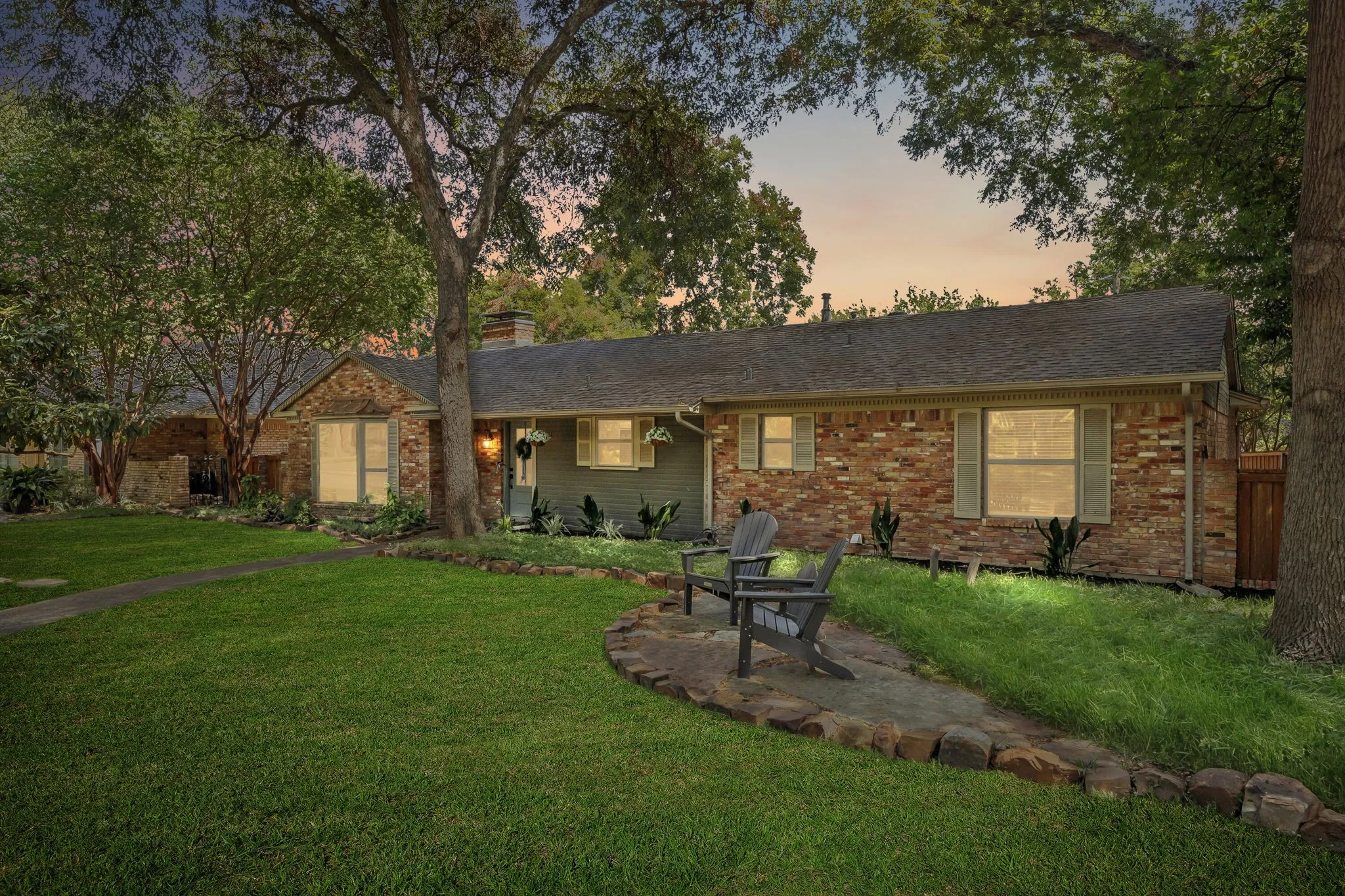 Single Family Residence For Sale in Dallas County , 9812 Ravensway Drive, Dallas, Texas 75238, 4 Bedroom, 3 Bathroom, 2 Garage spaces, 2,268 Sqft, built in 1965, mls#21352637, Real Estate Agent in Dallas, Homes For Sale in Dallas county, Homes For Sale in Dallas, Realtor in Dallas Texas, Real Estate Brokerage Independent Realty Texas, Luminita Cordes Realtor