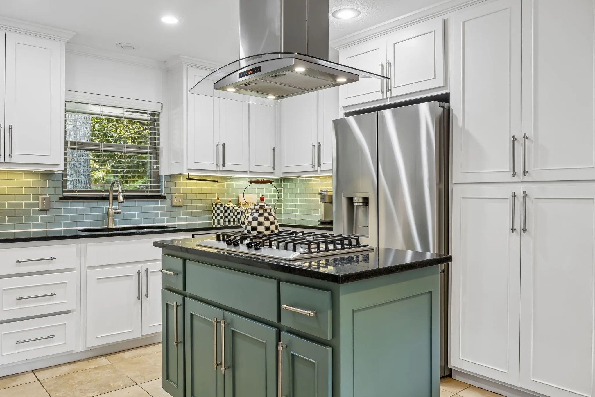 Single Family Residence For Sale in Dallas County , 9812 Ravensway Drive, Dallas, Texas 75238, 4 Bedroom, 3 Bathroom, 2 Garage spaces, 2,268 Sqft, built in 1965, mls#21352637, Real Estate Agent in Dallas, Homes For Sale in Dallas county, Homes For Sale in Dallas, Realtor in Dallas Texas, Real Estate Brokerage Independent Realty Texas, Luminita Cordes Realtor