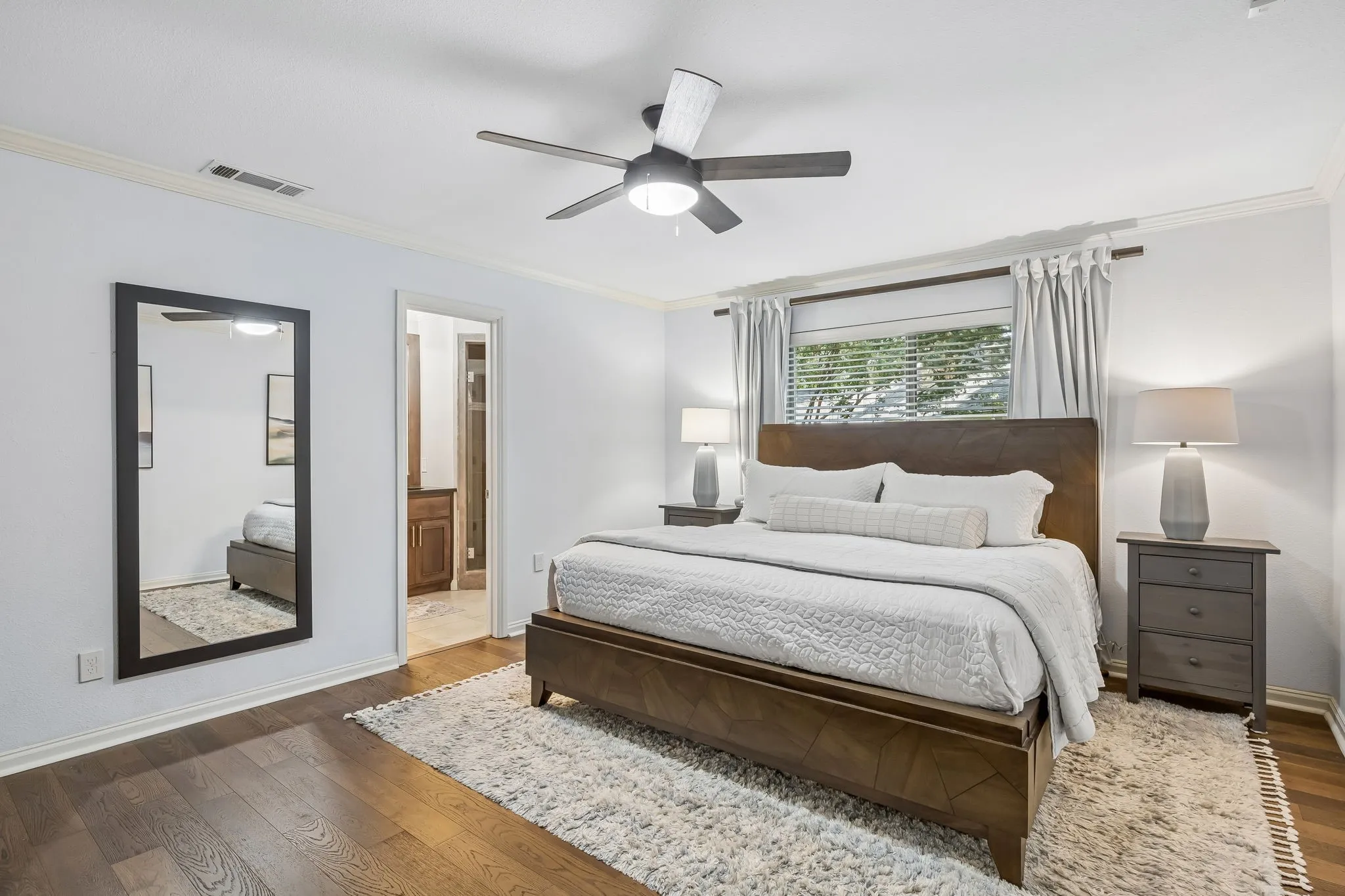 Single Family Residence For Sale in Dallas County , 9812 Ravensway Drive, Dallas, Texas 75238, 4 Bedroom, 3 Bathroom, 2 Garage spaces, 2,268 Sqft, built in 1965, mls#21352637, Real Estate Agent in Dallas, Homes For Sale in Dallas county, Homes For Sale in Dallas, Realtor in Dallas Texas, Real Estate Brokerage Independent Realty Texas, Luminita Cordes Realtor