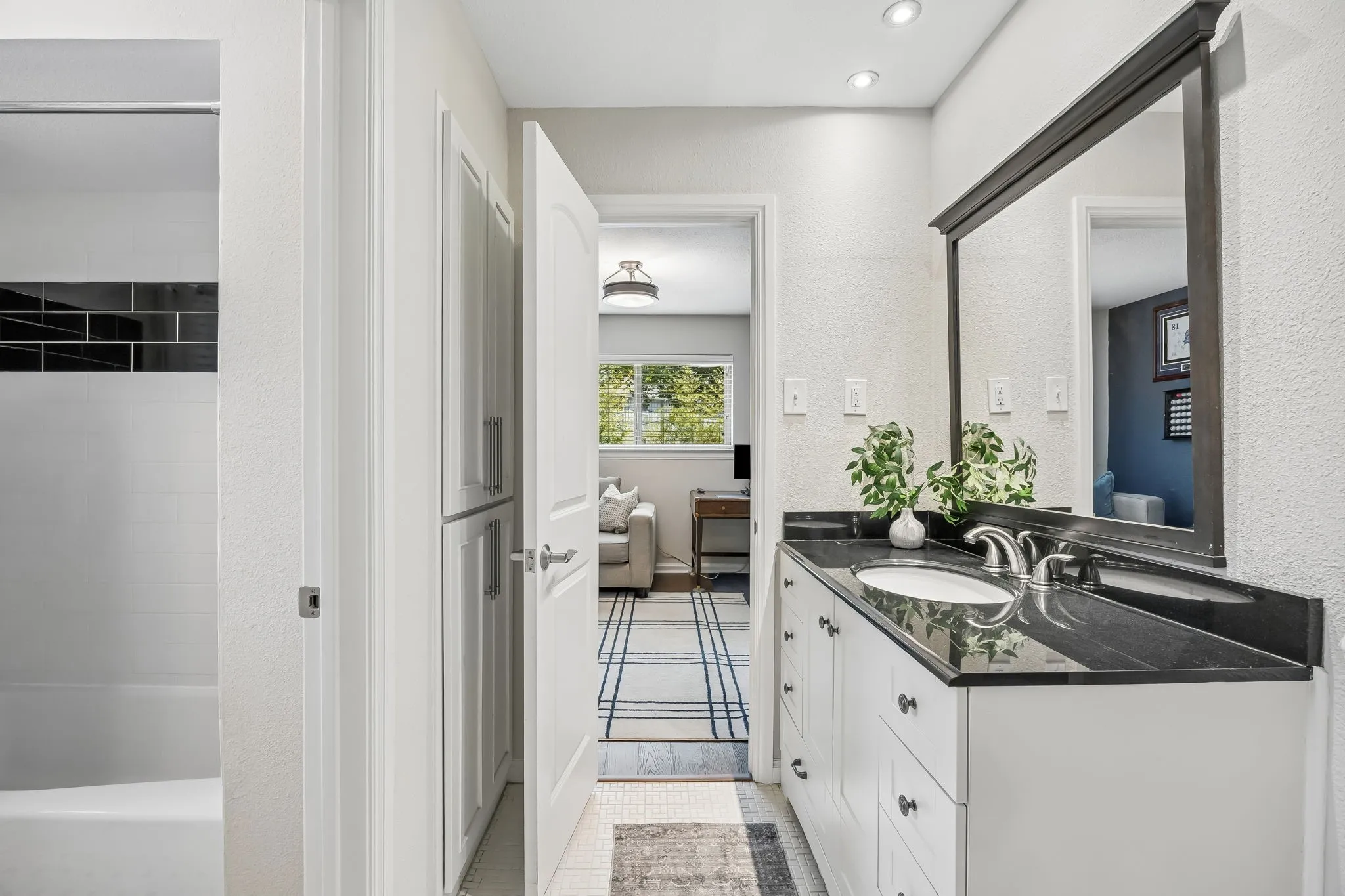 Single Family Residence For Sale in Dallas County , 9812 Ravensway Drive, Dallas, Texas 75238, 4 Bedroom, 3 Bathroom, 2 Garage spaces, 2,268 Sqft, built in 1965, mls#21352637, Real Estate Agent in Dallas, Homes For Sale in Dallas county, Homes For Sale in Dallas, Realtor in Dallas Texas, Real Estate Brokerage Independent Realty Texas, Luminita Cordes Realtor