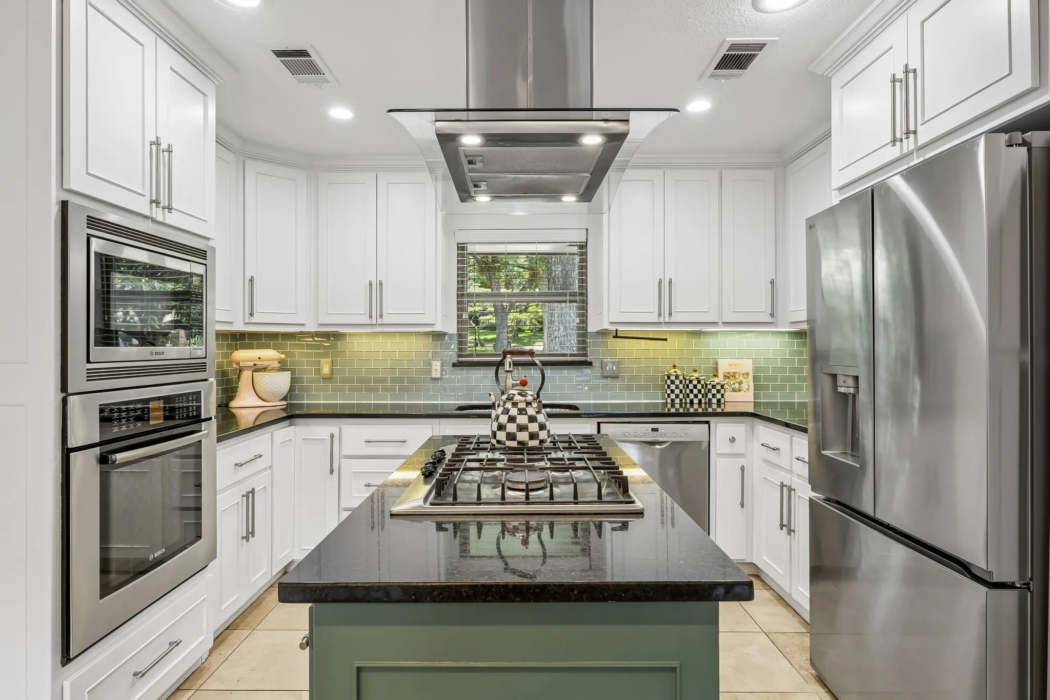 Single Family Residence For Sale in Dallas County , 9812 Ravensway Drive, Dallas, Texas 75238, 4 Bedroom, 3 Bathroom, 2 Garage spaces, 2,268 Sqft, built in 1965, mls#21352637, Real Estate Agent in Dallas, Homes For Sale in Dallas county, Homes For Sale in Dallas, Realtor in Dallas Texas, Real Estate Brokerage Independent Realty Texas, Luminita Cordes Realtor