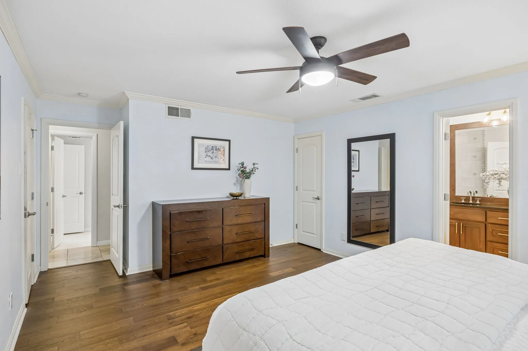 Single Family Residence For Sale in Dallas County , 9812 Ravensway Drive, Dallas, Texas 75238, 4 Bedroom, 3 Bathroom, 2 Garage spaces, 2,268 Sqft, built in 1965, mls#21352637, Real Estate Agent in Dallas, Homes For Sale in Dallas county, Homes For Sale in Dallas, Realtor in Dallas Texas, Real Estate Brokerage Independent Realty Texas, Luminita Cordes Realtor