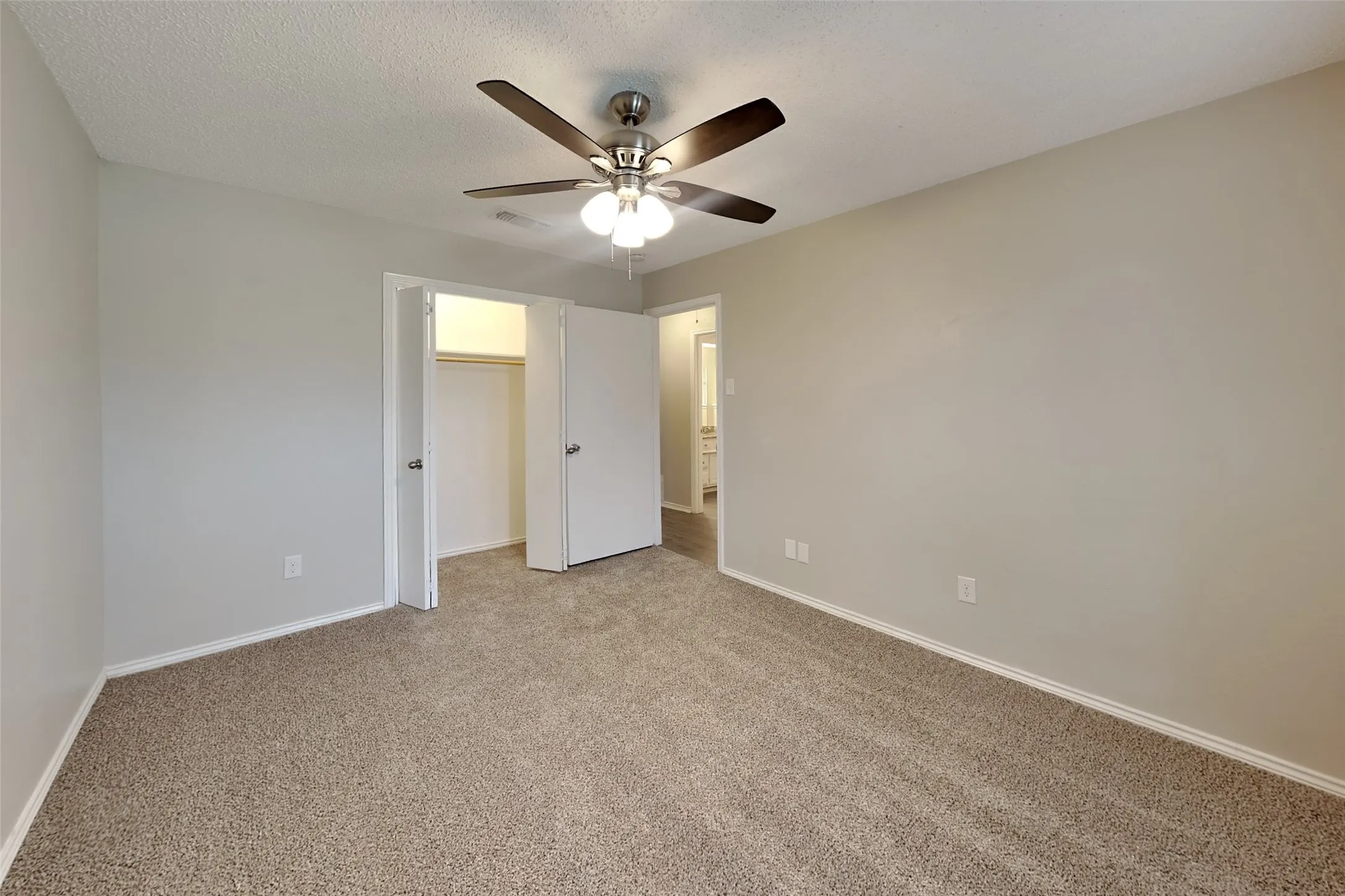Single Family Residence For Rent in Collin County , 3016 Dartmouth Drive, Plano, Texas 75075, 4 Bedroom, 2 Bathroom, 2 Garage spaces, 2,158 Sqft, built in 1975, mls#21368600, Real Estate Agent in Plano, Homes For Rent in Collin county, Homes For Rent in Plano, Realtor in Plano Texas, Real Estate Brokerage Independent Realty Texas, Luminita Cordes Realtor