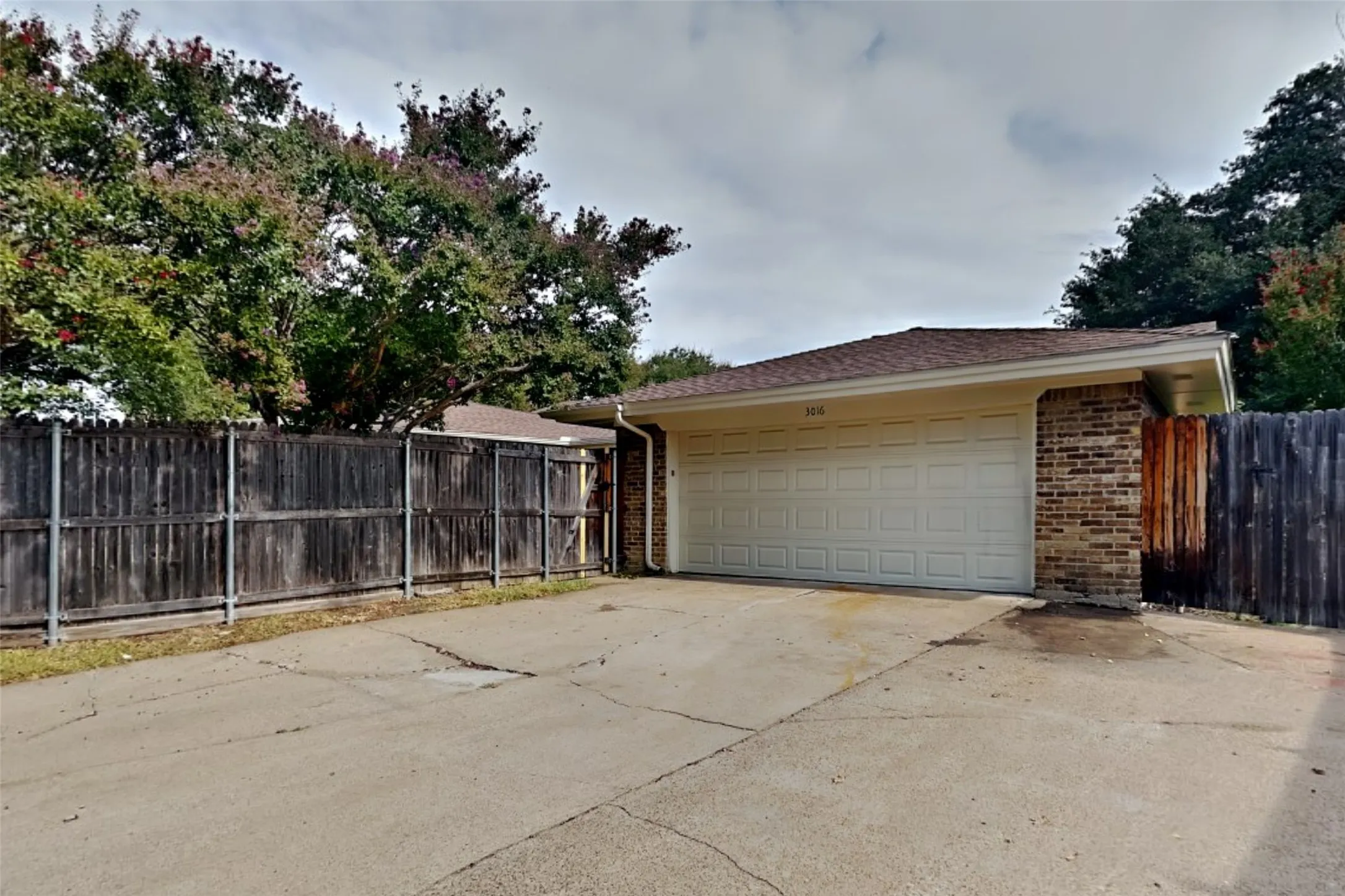 Single Family Residence For Rent in Collin County , 3016 Dartmouth Drive, Plano, Texas 75075, 4 Bedroom, 2 Bathroom, 2 Garage spaces, 2,158 Sqft, built in 1975, mls#21368600, Real Estate Agent in Plano, Homes For Rent in Collin county, Homes For Rent in Plano, Realtor in Plano Texas, Real Estate Brokerage Independent Realty Texas, Luminita Cordes Realtor