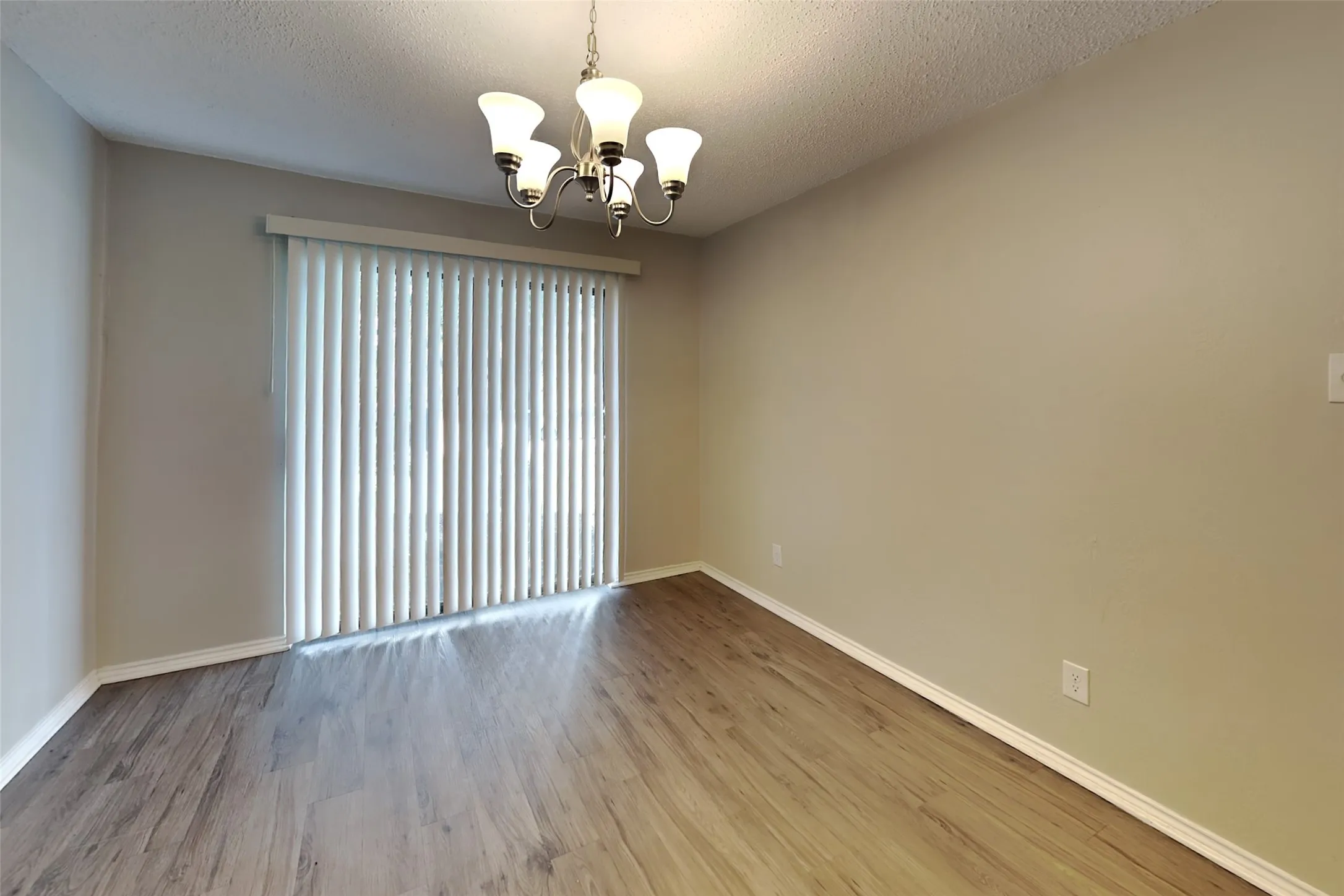 Single Family Residence For Rent in Collin County , 3016 Dartmouth Drive, Plano, Texas 75075, 4 Bedroom, 2 Bathroom, 2 Garage spaces, 2,158 Sqft, built in 1975, mls#21368600, Real Estate Agent in Plano, Homes For Rent in Collin county, Homes For Rent in Plano, Realtor in Plano Texas, Real Estate Brokerage Independent Realty Texas, Luminita Cordes Realtor