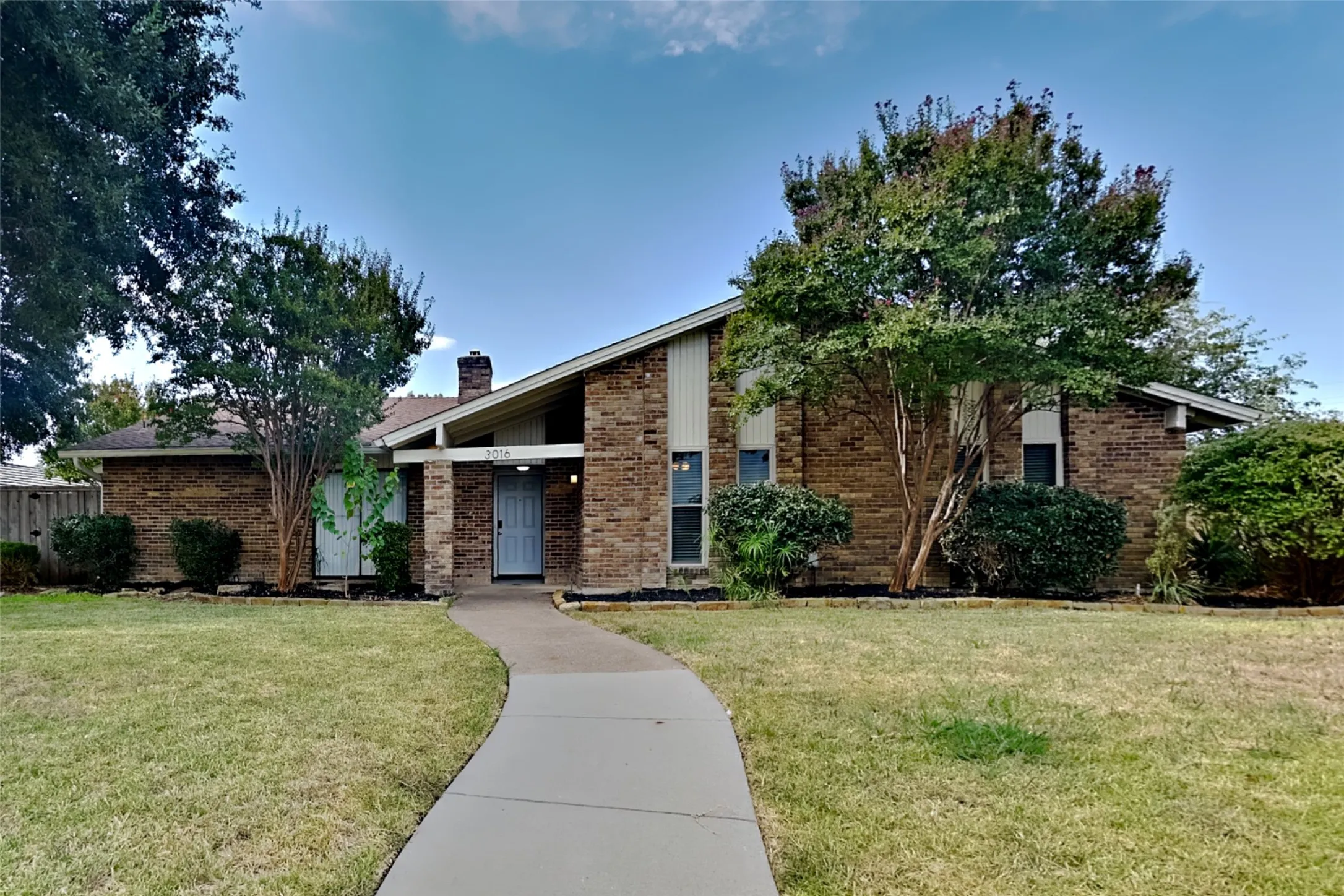 Single Family Residence For Rent in Collin County , 3016 Dartmouth Drive, Plano, Texas 75075, 4 Bedroom, 2 Bathroom, 2 Garage spaces, 2,158 Sqft, built in 1975, mls#21368600, Real Estate Agent in Plano, Homes For Rent in Collin county, Homes For Rent in Plano, Realtor in Plano Texas, Real Estate Brokerage Independent Realty Texas, Luminita Cordes Realtor