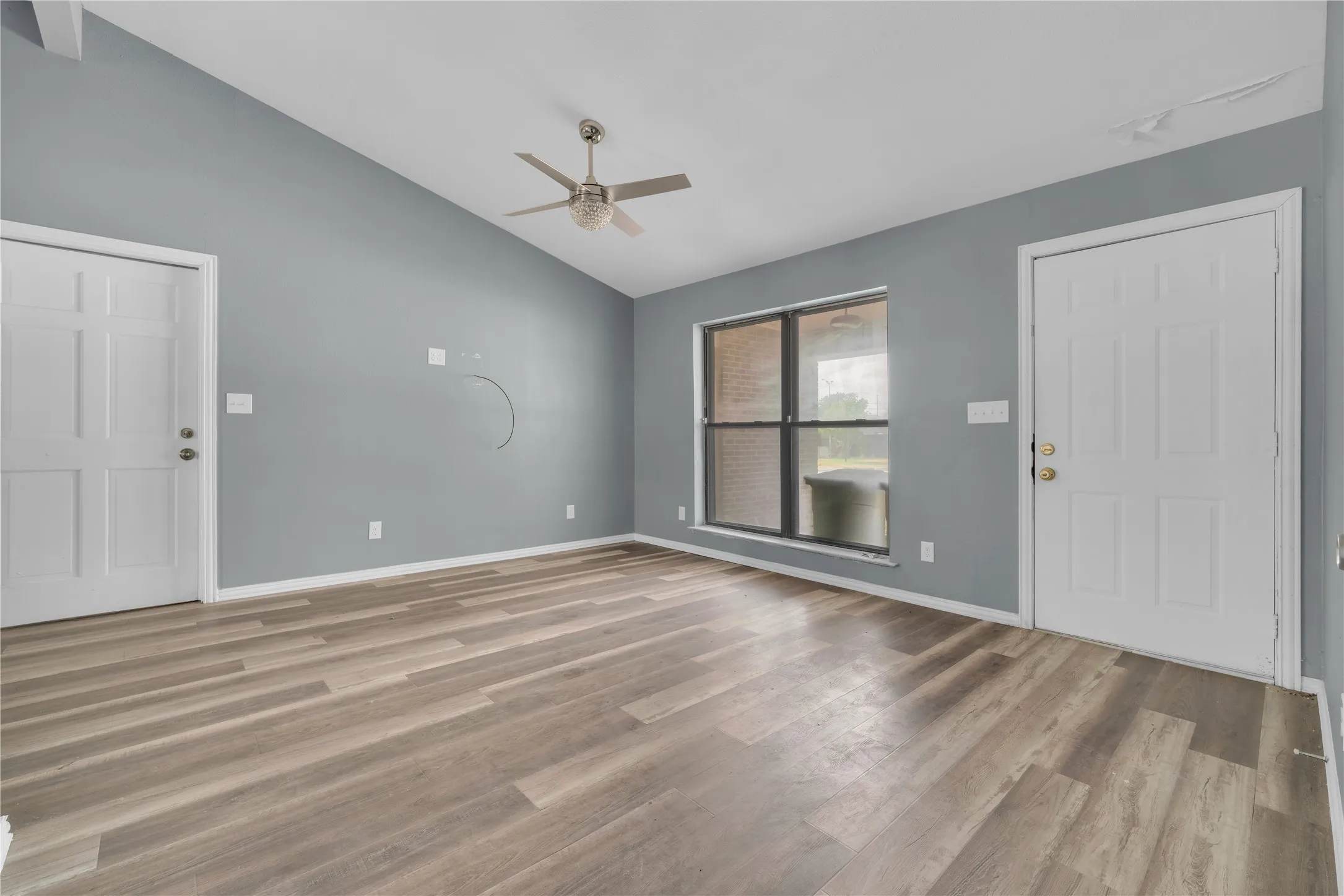 Single Family Residence For Sale in Dallas County , 812 W Grubb Drive, Mesquite, Texas 75149, 3 Bedroom, 2 Bathroom, Garage spaces, 1,410 Sqft, built in 1961, mls#21367513, Real Estate Agent in Mesquite, Homes For Sale in Dallas county, Homes For Sale in Mesquite, Realtor in Mesquite Texas, Real Estate Brokerage Independent Realty Texas, Luminita Cordes Realtor