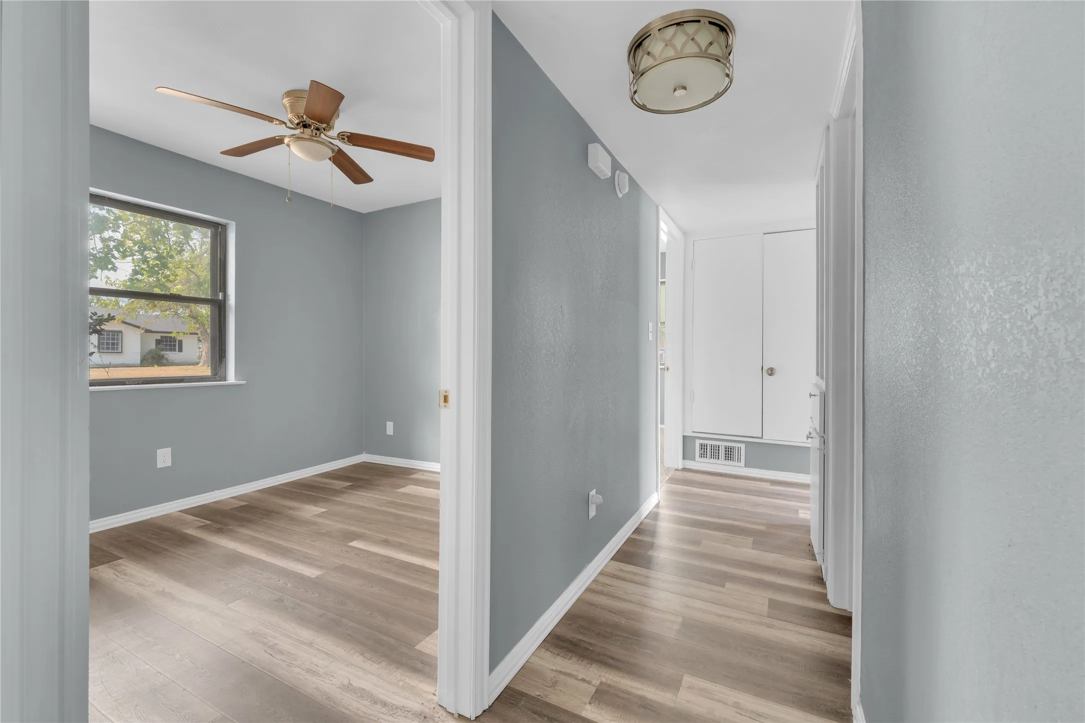 Single Family Residence For Sale in Dallas County , 812 W Grubb Drive, Mesquite, Texas 75149, 3 Bedroom, 2 Bathroom, Garage spaces, 1,410 Sqft, built in 1961, mls#21367513, Real Estate Agent in Mesquite, Homes For Sale in Dallas county, Homes For Sale in Mesquite, Realtor in Mesquite Texas, Real Estate Brokerage Independent Realty Texas, Luminita Cordes Realtor