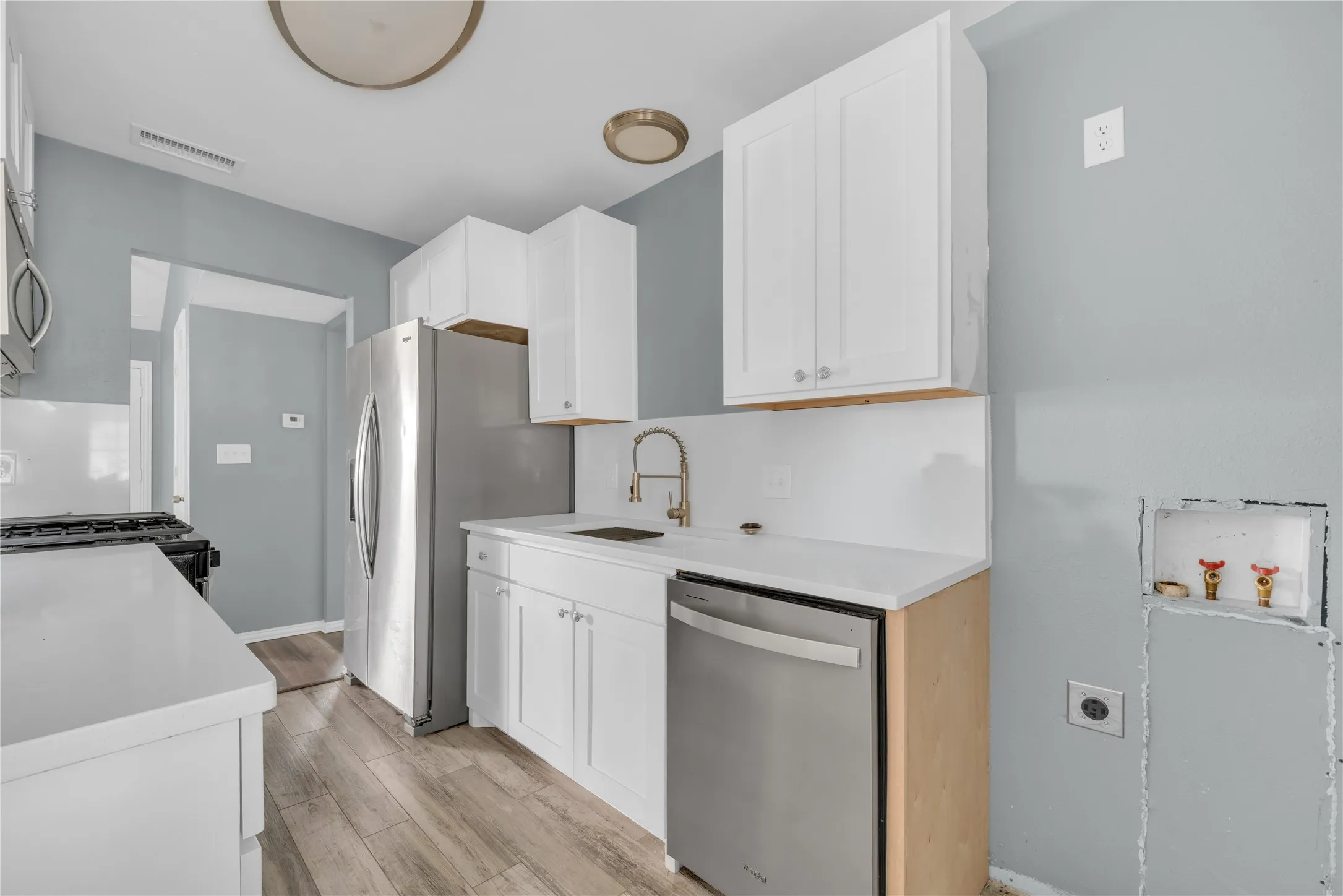 Single Family Residence For Sale in Dallas County , 812 W Grubb Drive, Mesquite, Texas 75149, 3 Bedroom, 2 Bathroom, Garage spaces, 1,410 Sqft, built in 1961, mls#21367513, Real Estate Agent in Mesquite, Homes For Sale in Dallas county, Homes For Sale in Mesquite, Realtor in Mesquite Texas, Real Estate Brokerage Independent Realty Texas, Luminita Cordes Realtor