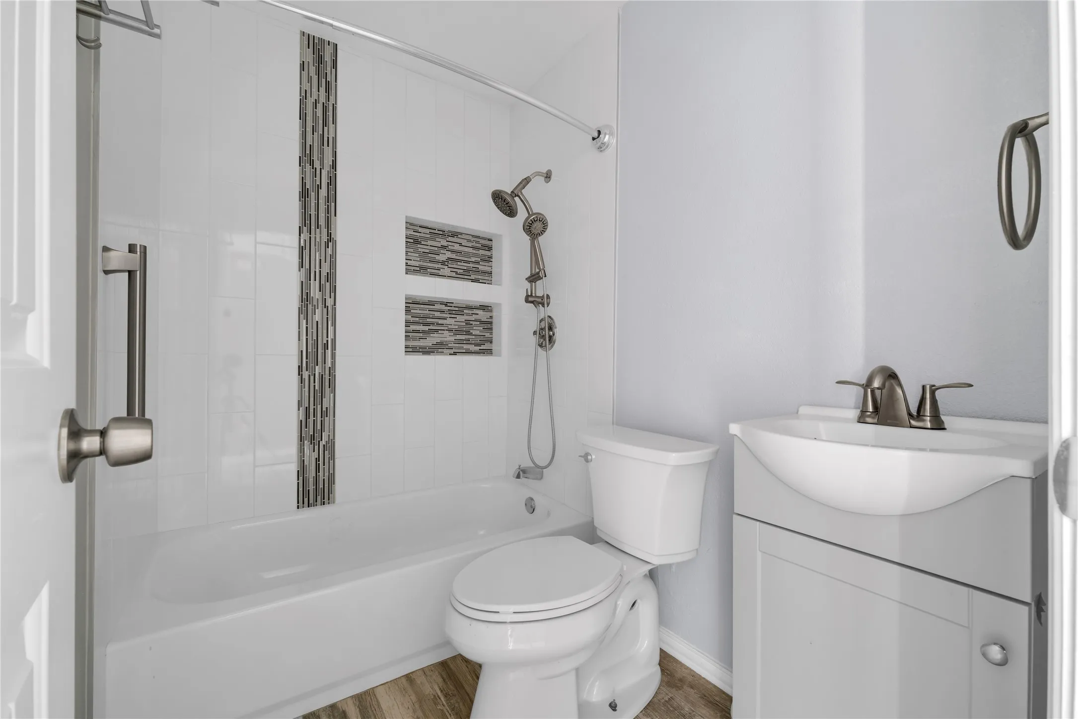 Single Family Residence For Sale in Dallas County , 812 W Grubb Drive, Mesquite, Texas 75149, 3 Bedroom, 2 Bathroom, Garage spaces, 1,410 Sqft, built in 1961, mls#21367513, Real Estate Agent in Mesquite, Homes For Sale in Dallas county, Homes For Sale in Mesquite, Realtor in Mesquite Texas, Real Estate Brokerage Independent Realty Texas, Luminita Cordes Realtor
