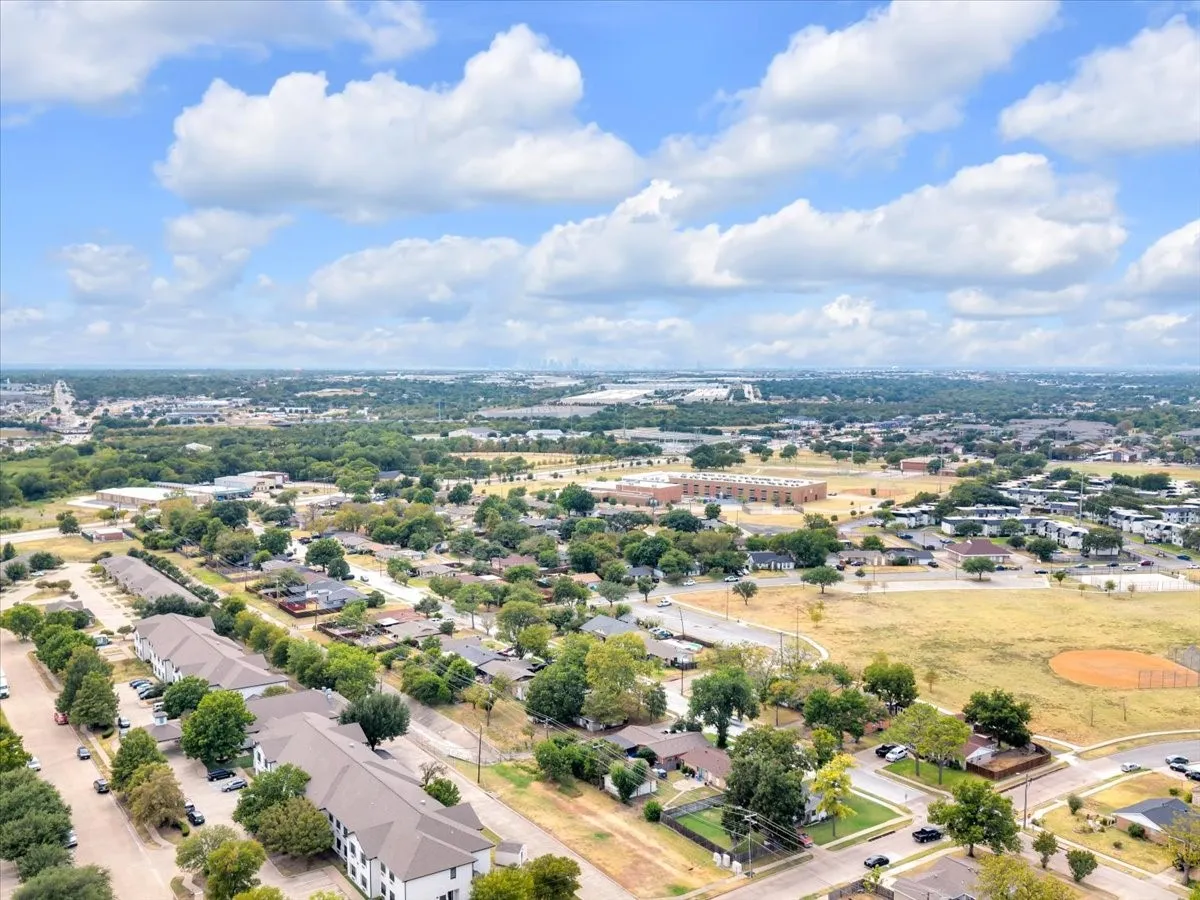 Single Family Residence For Sale in Dallas County , 812 W Grubb Drive, Mesquite, Texas 75149, 3 Bedroom, 2 Bathroom, Garage spaces, 1,410 Sqft, built in 1961, mls#21367513, Real Estate Agent in Mesquite, Homes For Sale in Dallas county, Homes For Sale in Mesquite, Realtor in Mesquite Texas, Real Estate Brokerage Independent Realty Texas, Luminita Cordes Realtor
