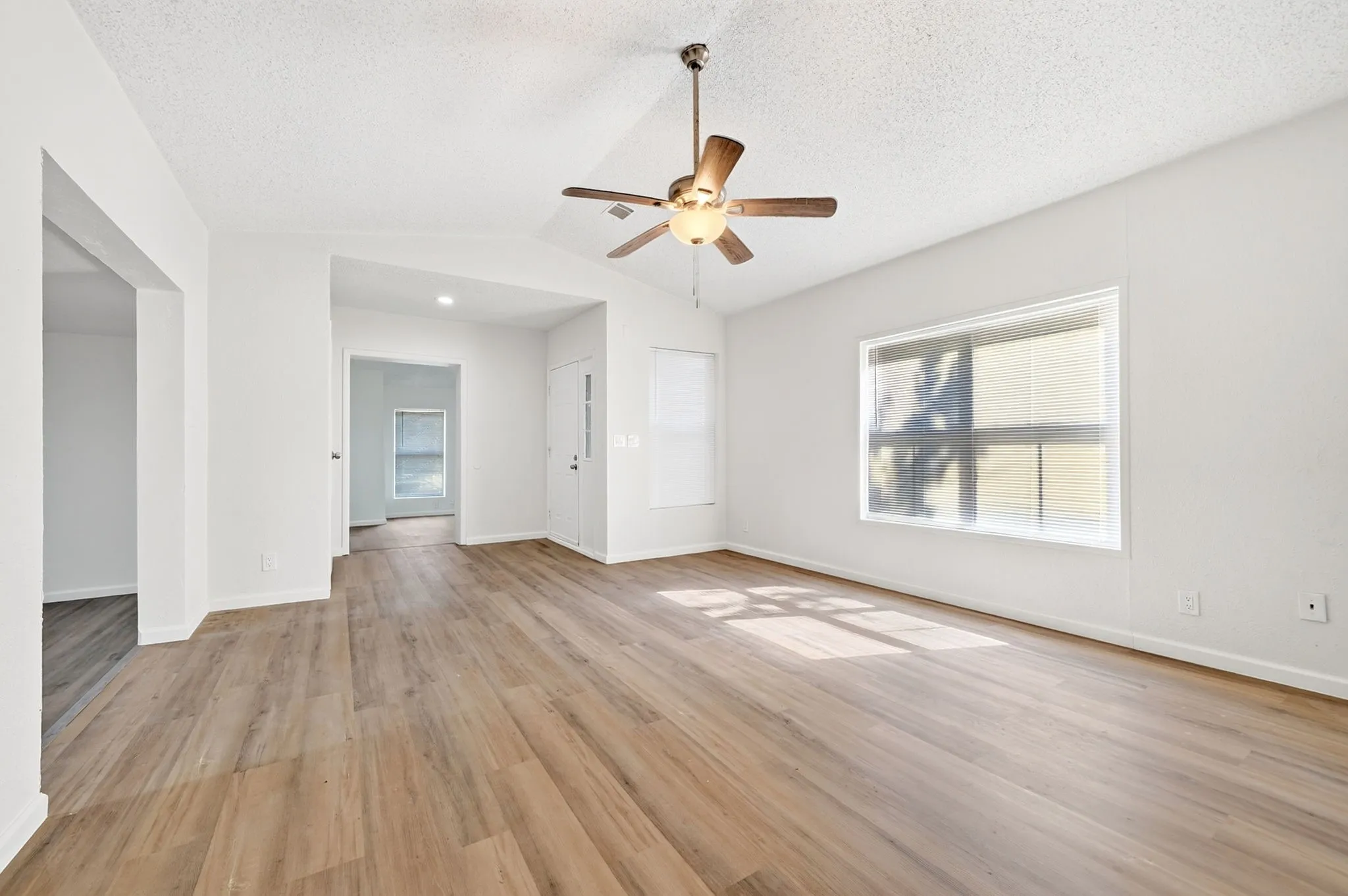 Single Family Residence For Sale in Rockwall County , 9661 S Fm 548, Royse City, Texas 75189, 2 Bedroom, 2 Bathroom, 4 Garage spaces, 1,431 Sqft, built in 1983, mls#21368606, Real Estate Agent in Royse City, Homes For Sale in Rockwall county, Homes For Sale in Royse City, Realtor in Royse City Texas, Real Estate Brokerage Independent Realty Texas, Luminita Cordes Realtor