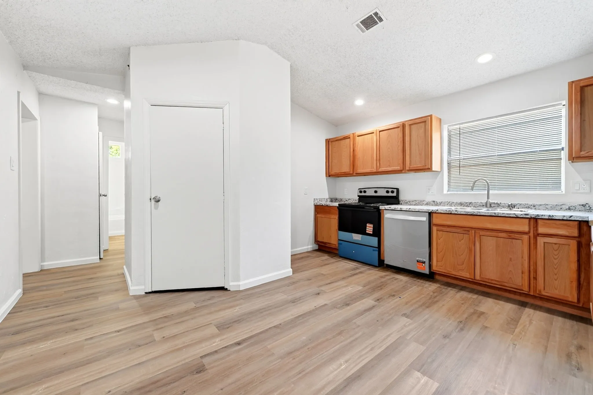 Single Family Residence For Sale in Rockwall County , 9661 S Fm 548, Royse City, Texas 75189, 2 Bedroom, 2 Bathroom, 4 Garage spaces, 1,431 Sqft, built in 1983, mls#21368606, Real Estate Agent in Royse City, Homes For Sale in Rockwall county, Homes For Sale in Royse City, Realtor in Royse City Texas, Real Estate Brokerage Independent Realty Texas, Luminita Cordes Realtor