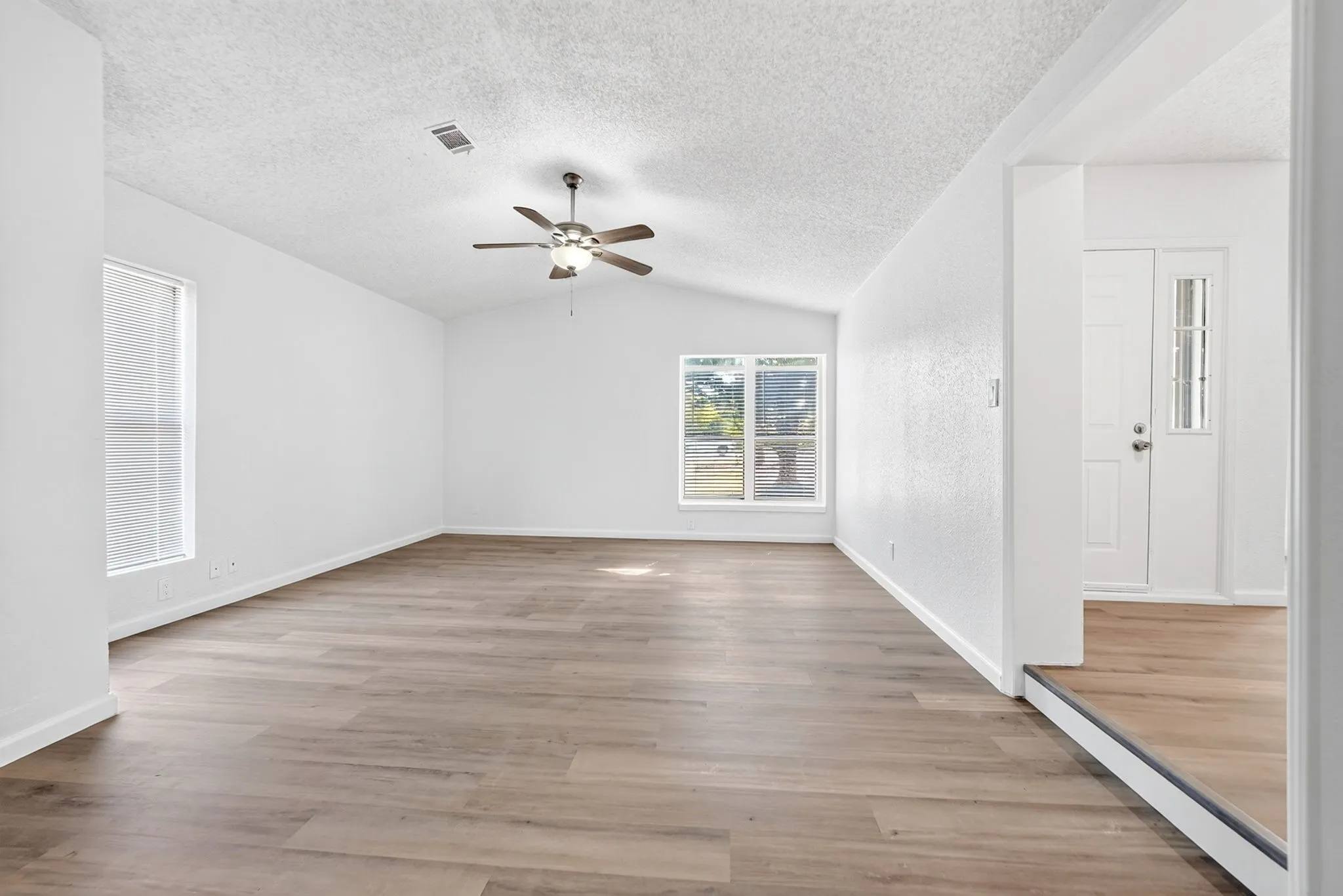 Single Family Residence For Sale in Rockwall County , 9661 S Fm 548, Royse City, Texas 75189, 2 Bedroom, 2 Bathroom, 4 Garage spaces, 1,431 Sqft, built in 1983, mls#21368606, Real Estate Agent in Royse City, Homes For Sale in Rockwall county, Homes For Sale in Royse City, Realtor in Royse City Texas, Real Estate Brokerage Independent Realty Texas, Luminita Cordes Realtor