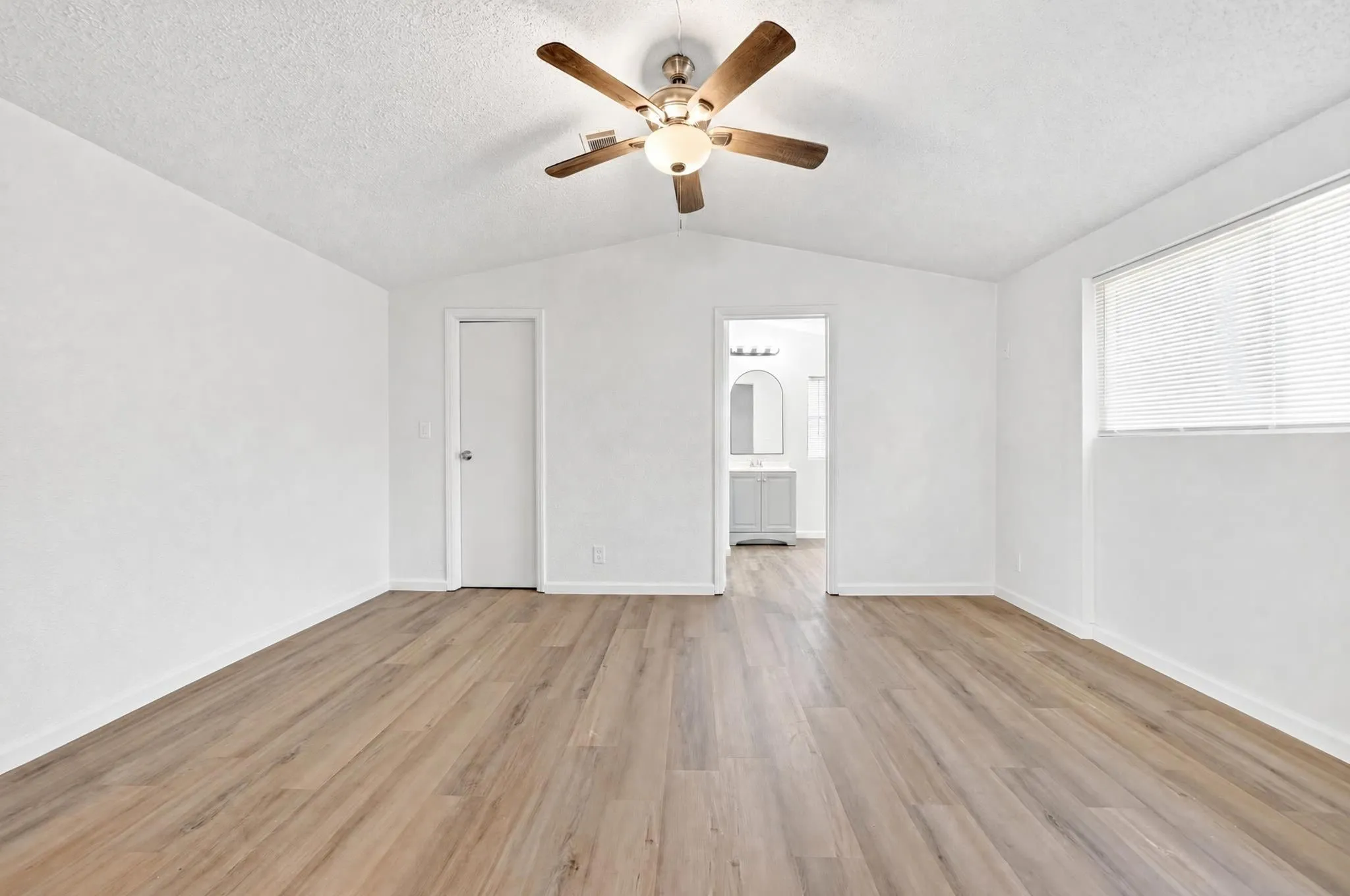 Single Family Residence For Sale in Rockwall County , 9661 S Fm 548, Royse City, Texas 75189, 2 Bedroom, 2 Bathroom, 4 Garage spaces, 1,431 Sqft, built in 1983, mls#21368606, Real Estate Agent in Royse City, Homes For Sale in Rockwall county, Homes For Sale in Royse City, Realtor in Royse City Texas, Real Estate Brokerage Independent Realty Texas, Luminita Cordes Realtor