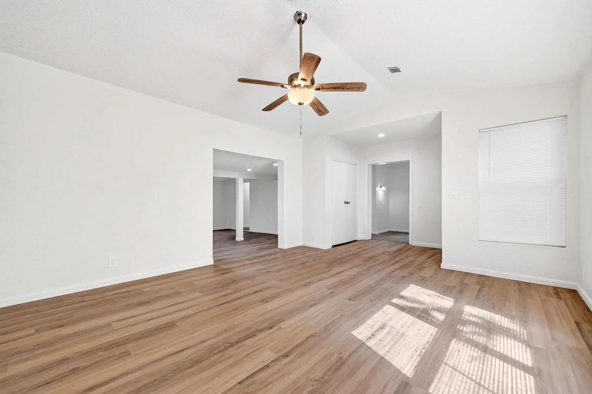 Single Family Residence For Sale in Rockwall County , 9661 S Fm 548, Royse City, Texas 75189, 2 Bedroom, 2 Bathroom, 4 Garage spaces, 1,431 Sqft, built in 1983, mls#21368606, Real Estate Agent in Royse City, Homes For Sale in Rockwall county, Homes For Sale in Royse City, Realtor in Royse City Texas, Real Estate Brokerage Independent Realty Texas, Luminita Cordes Realtor