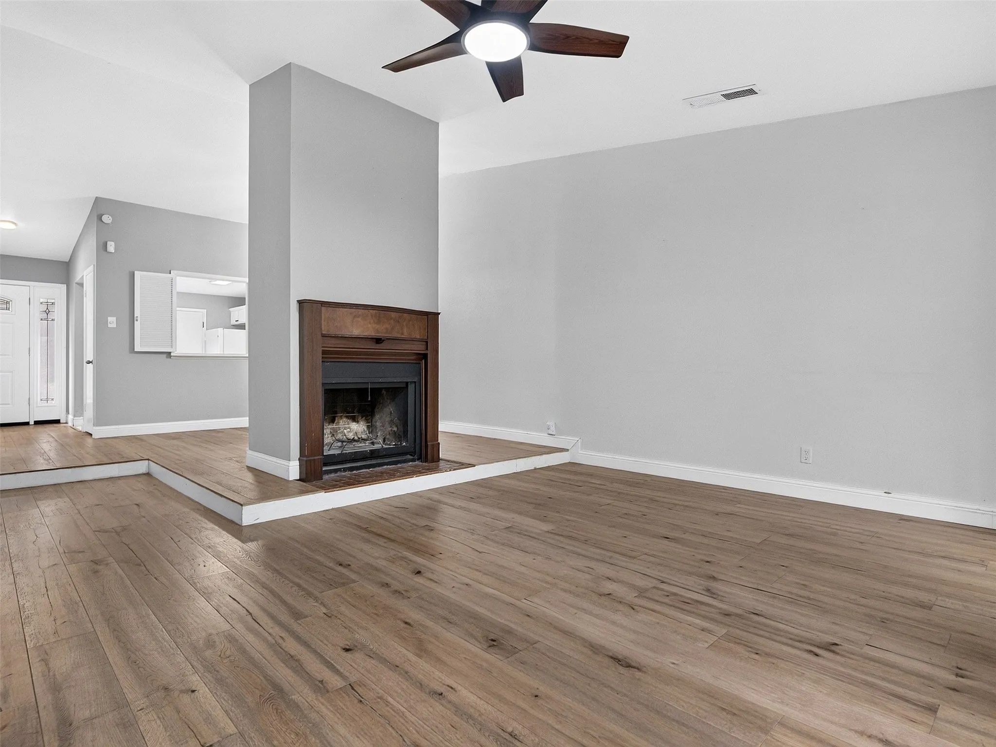 Townhouse For Sale in Dallas County , 817 Pebble Beach Drive, Garland, Texas 75043, 2 Bedroom, 2 Bathroom, 2 Garage spaces, 1,262 Sqft, built in 1973, mls#21368608, Real Estate Agent in Garland, Homes For Sale in Dallas county, Homes For Sale in Garland, Realtor in Garland Texas, Real Estate Brokerage Independent Realty Texas, Luminita Cordes Realtor