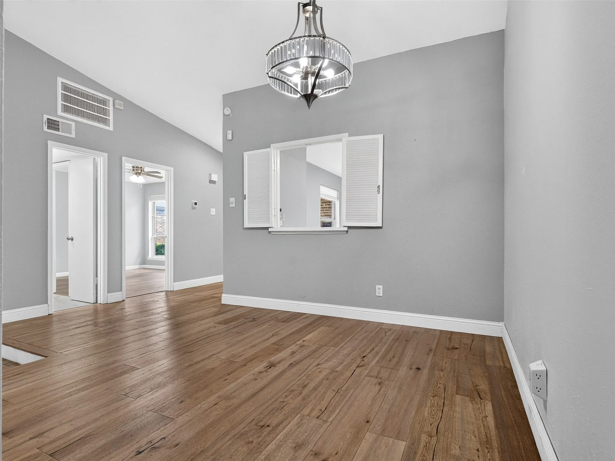 Townhouse For Sale in Dallas County , 817 Pebble Beach Drive, Garland, Texas 75043, 2 Bedroom, 2 Bathroom, 2 Garage spaces, 1,262 Sqft, built in 1973, mls#21368608, Real Estate Agent in Garland, Homes For Sale in Dallas county, Homes For Sale in Garland, Realtor in Garland Texas, Real Estate Brokerage Independent Realty Texas, Luminita Cordes Realtor