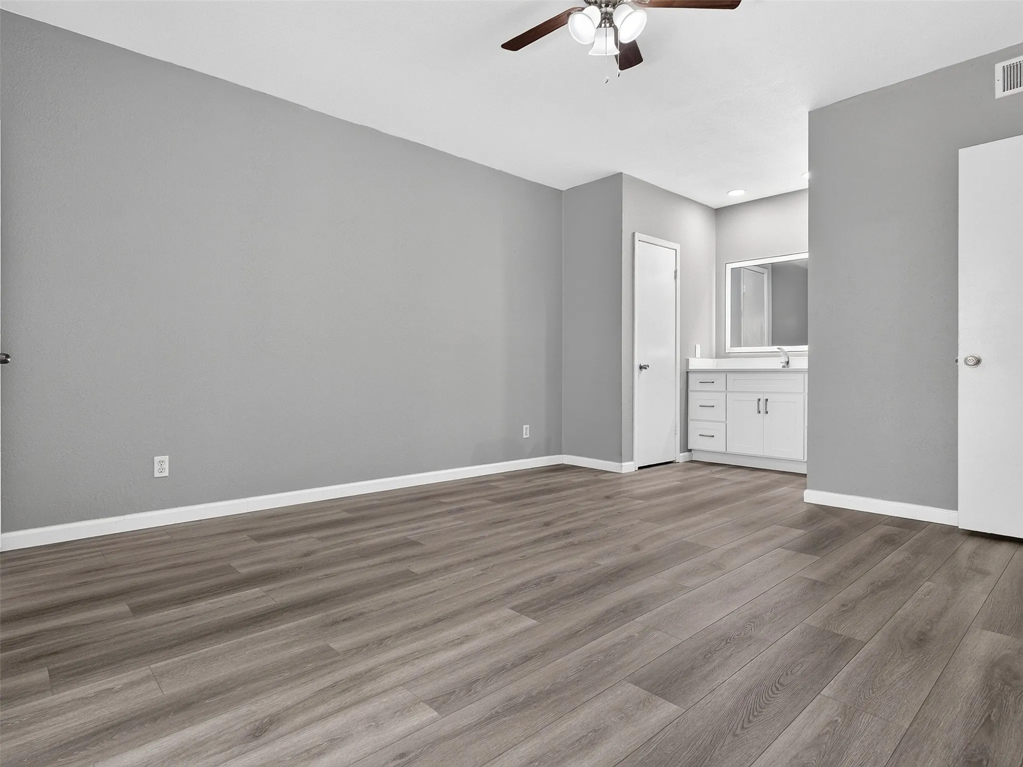 Townhouse For Sale in Dallas County , 817 Pebble Beach Drive, Garland, Texas 75043, 2 Bedroom, 2 Bathroom, 2 Garage spaces, 1,262 Sqft, built in 1973, mls#21368608, Real Estate Agent in Garland, Homes For Sale in Dallas county, Homes For Sale in Garland, Realtor in Garland Texas, Real Estate Brokerage Independent Realty Texas, Luminita Cordes Realtor